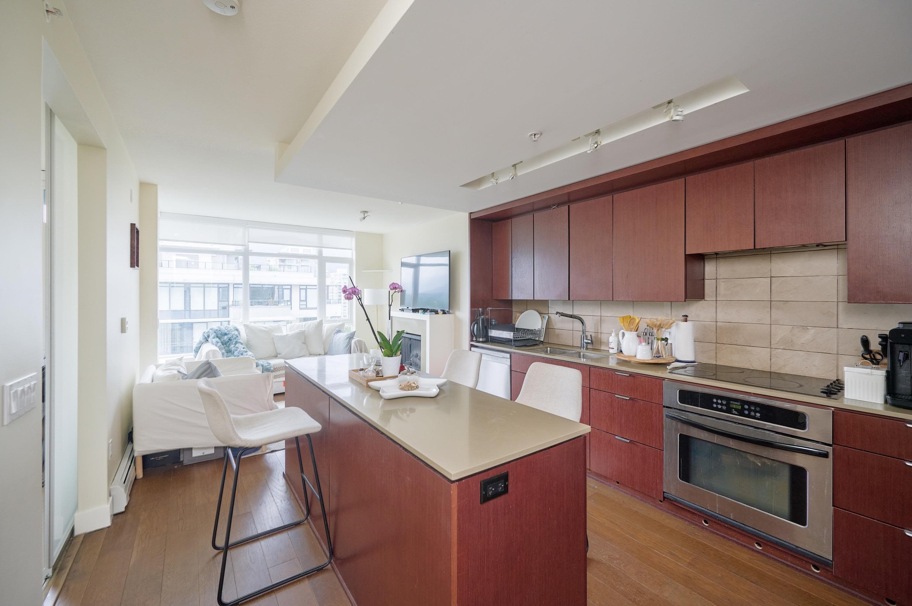 1406 - 1320 Chesterfield Avenue, North Vancouver, V7M 9A7 — photo 5