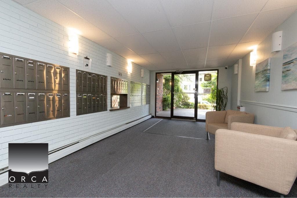 110 - 1442 Blackwood Street, White Rock, V4B 3V5 — photo 2