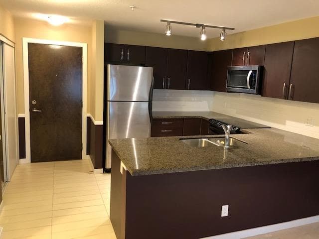 205 - 7337 Macpherson Avenue, Burnaby, V5J 0A9 — photo 2