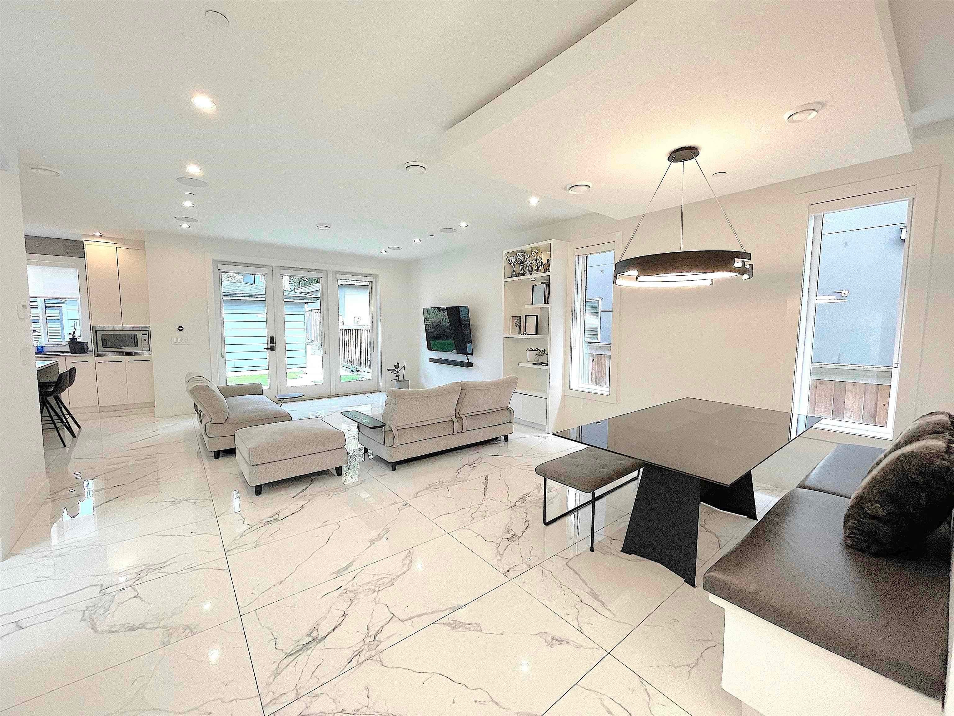 1633 SE Marine Drive, Vancouver