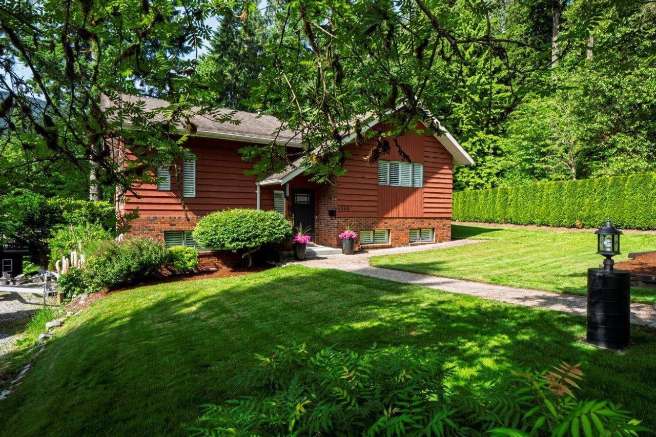 4588 Cliffmont Road, North Vancouver
