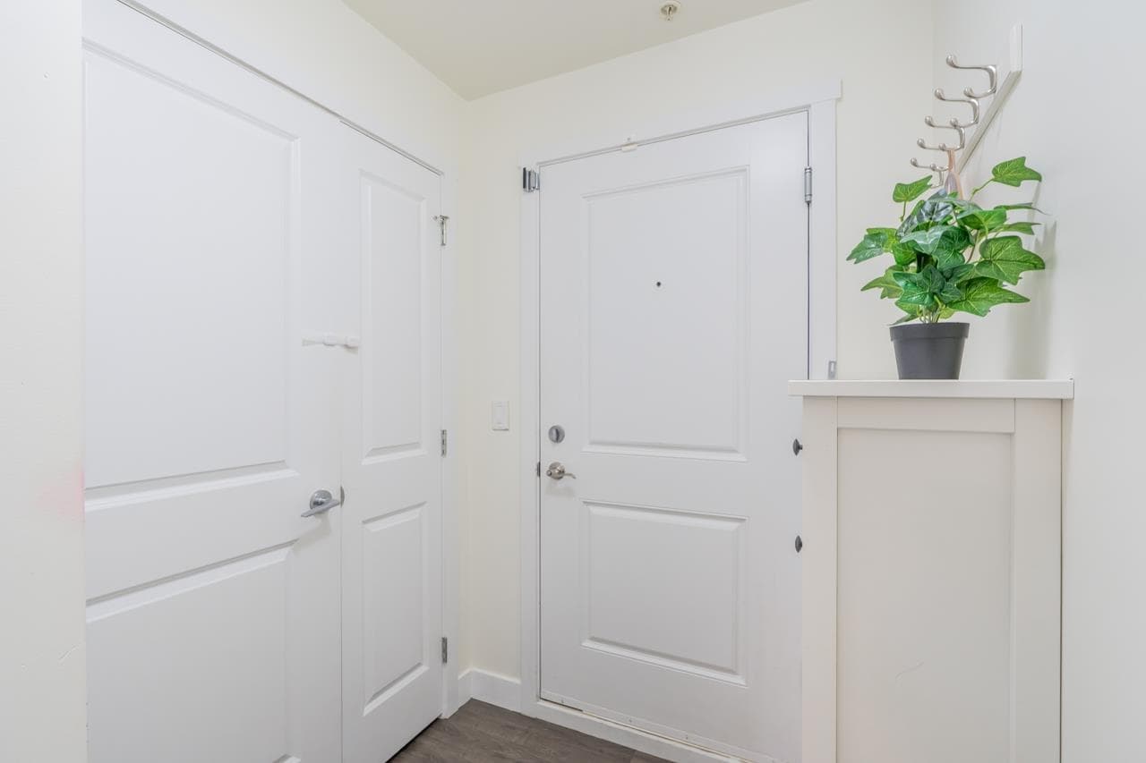 214 - 14358 60 Avenue, Surrey, V3X 0G3 — photo 4