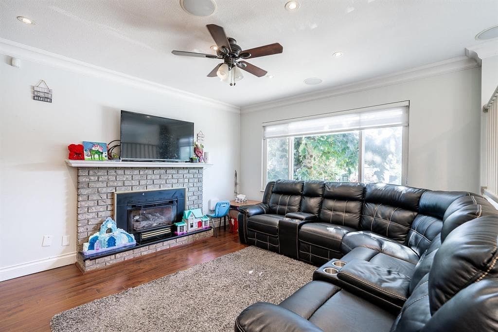 5886 184a Street, Surrey, V3S 5S7 — photo 4