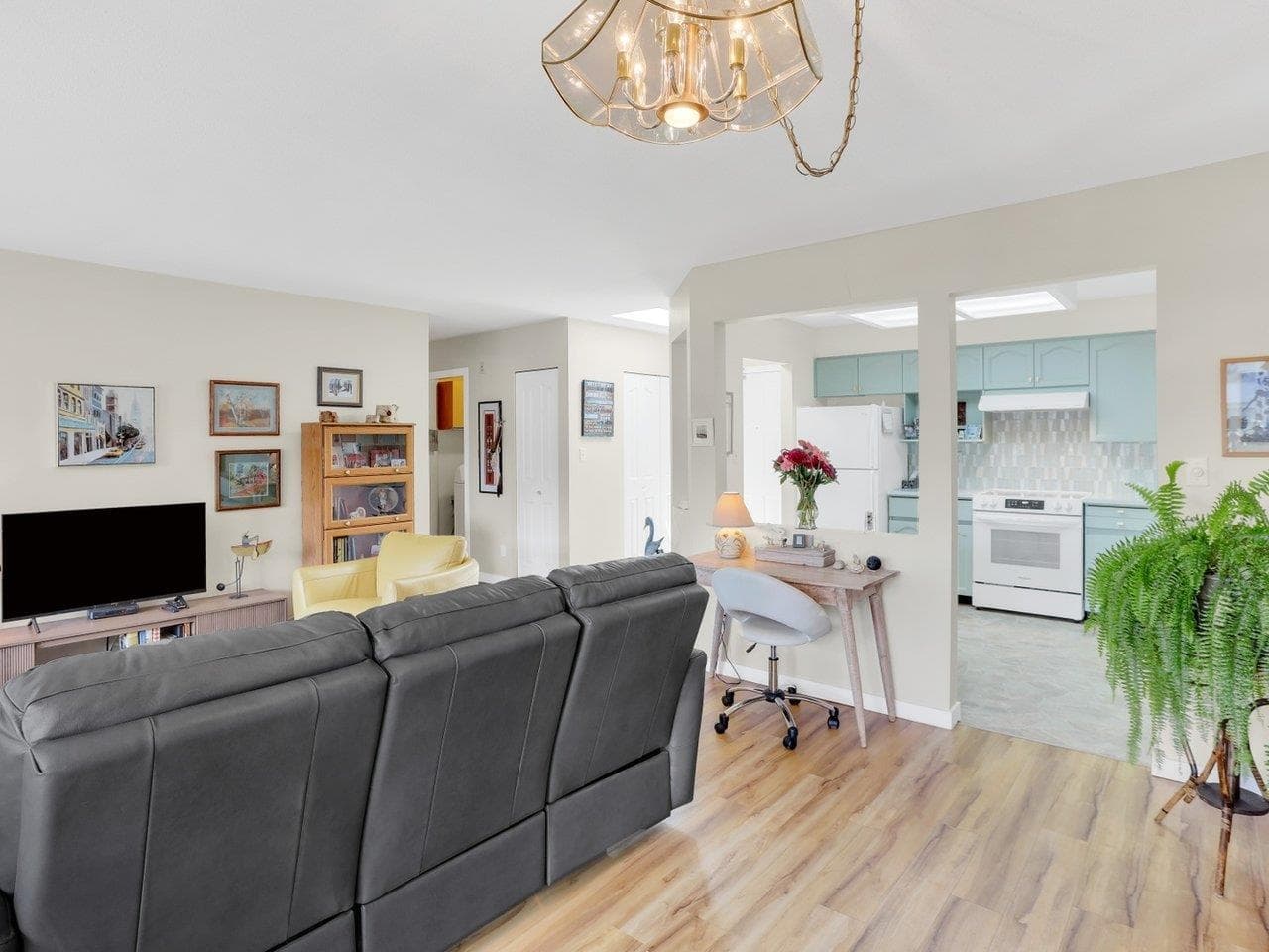 302 - 2491 Gladwin Road, Abbotsford, V2T 3N8 — photo 4