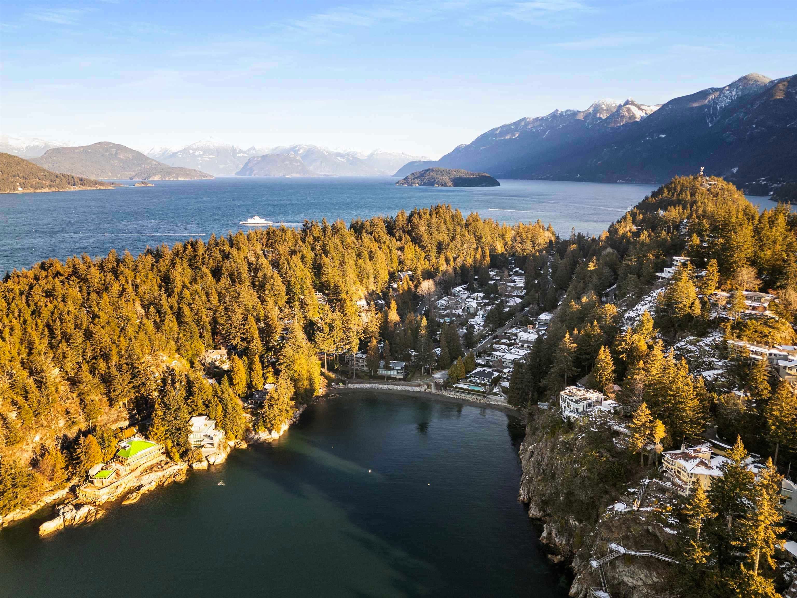 6755 Dufferin Avenue, West Vancouver