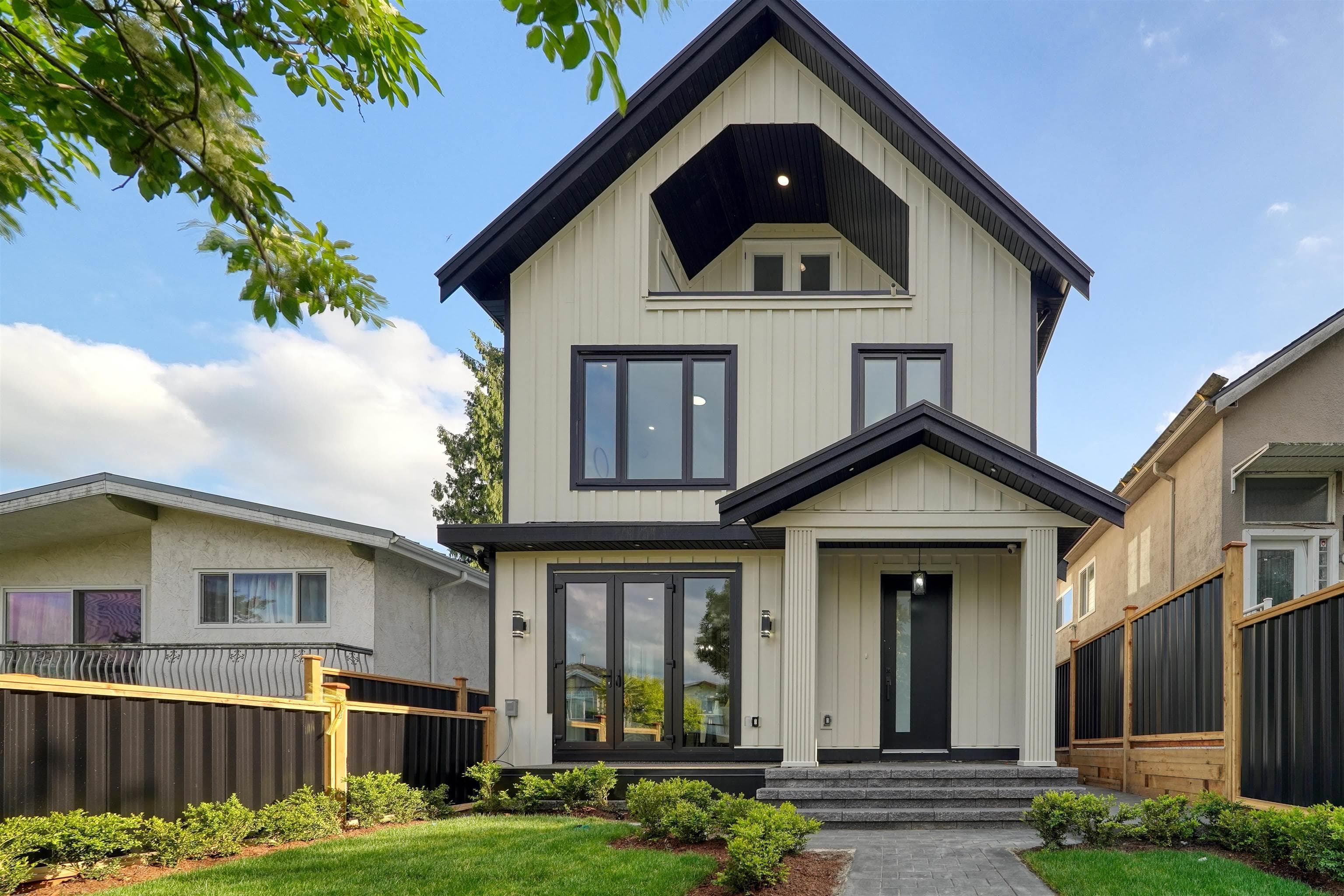 2 - 3216 Venables Street, Vancouver