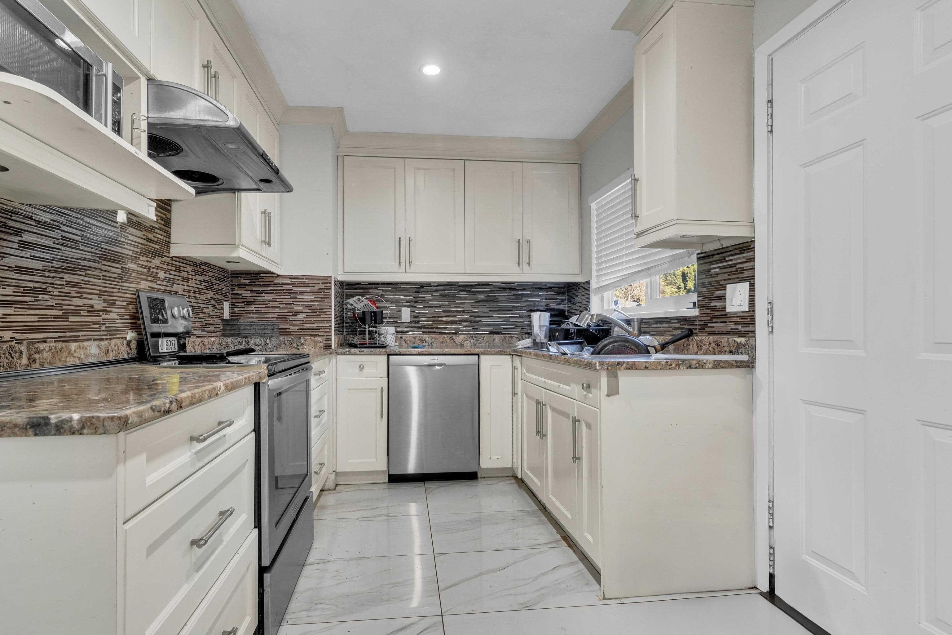 12552 99 Avenue, Surrey