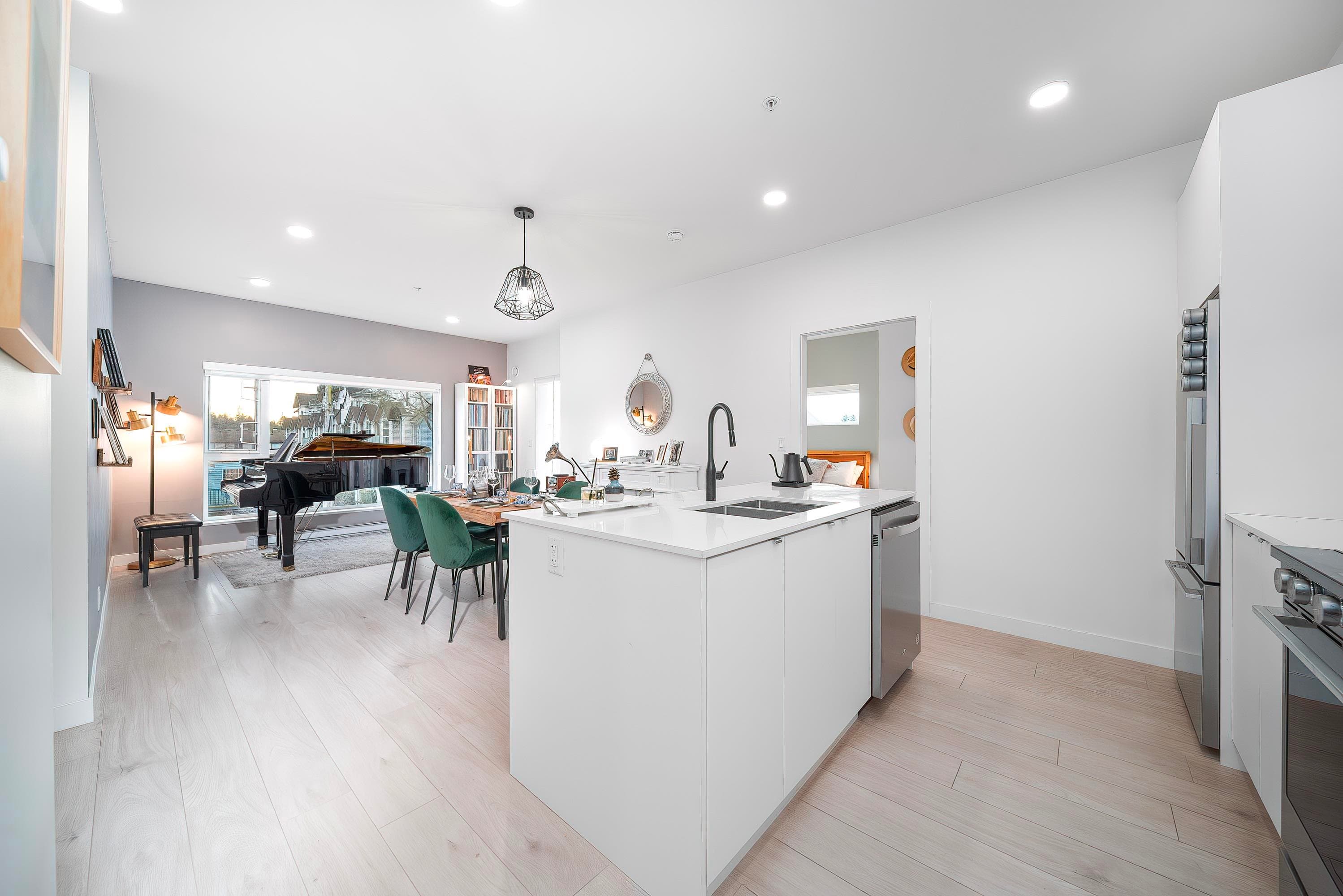 217 - 2345 Rindall Avenue, Port Coquitlam, V3C 0T1 — photo 5