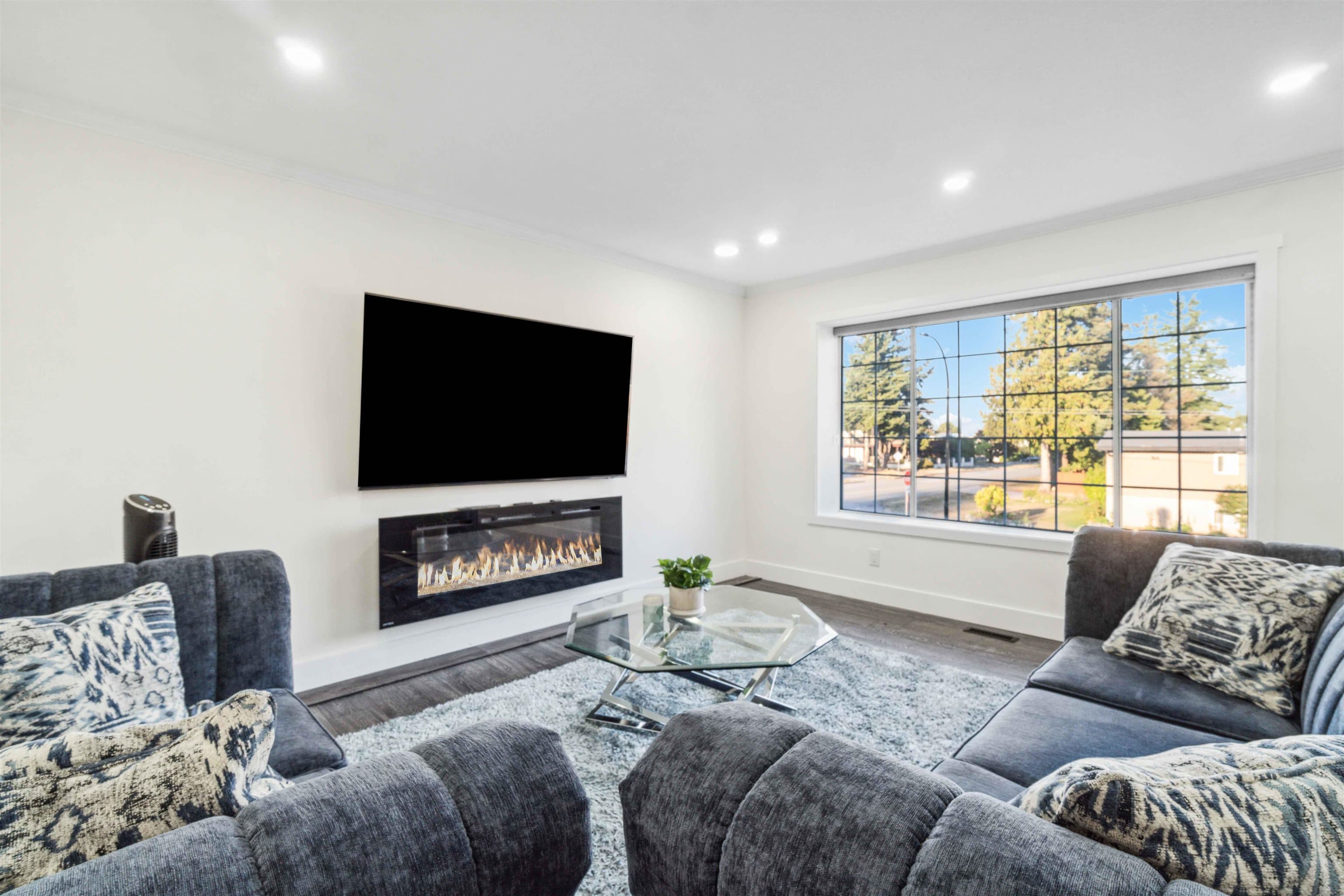 15598 Roper Avenue, White Rock, V4B 2G5 — photo 3