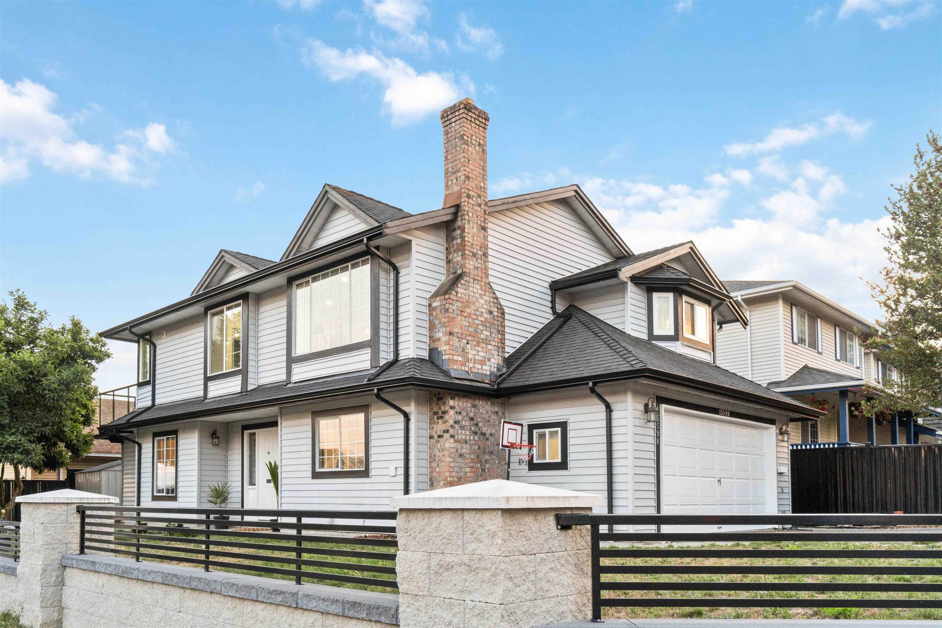 15598 Roper Avenue, White Rock, V4B 2G5 — photo 1