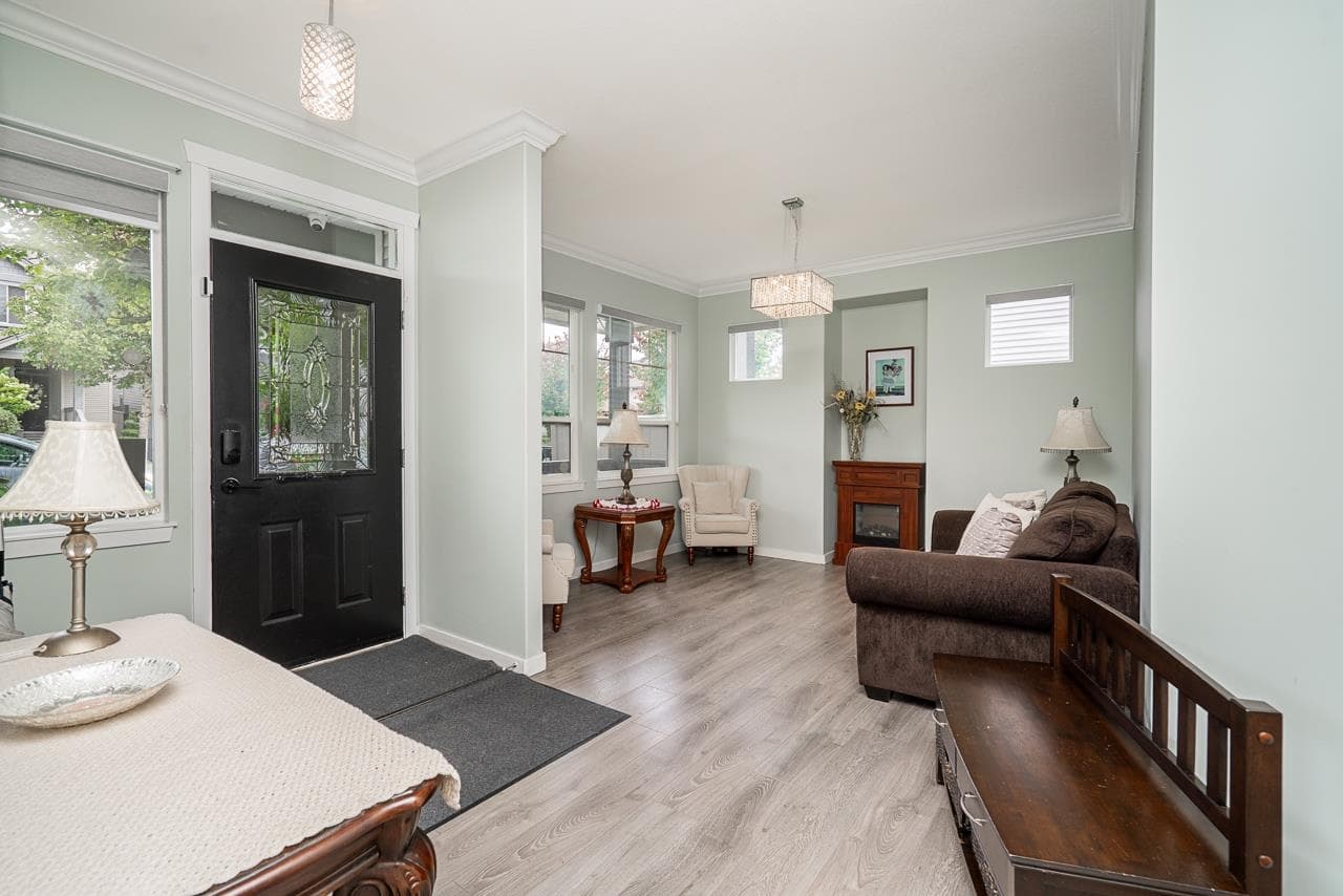 14858 56a Avenue, Surrey, V3S 8X1 — photo 2