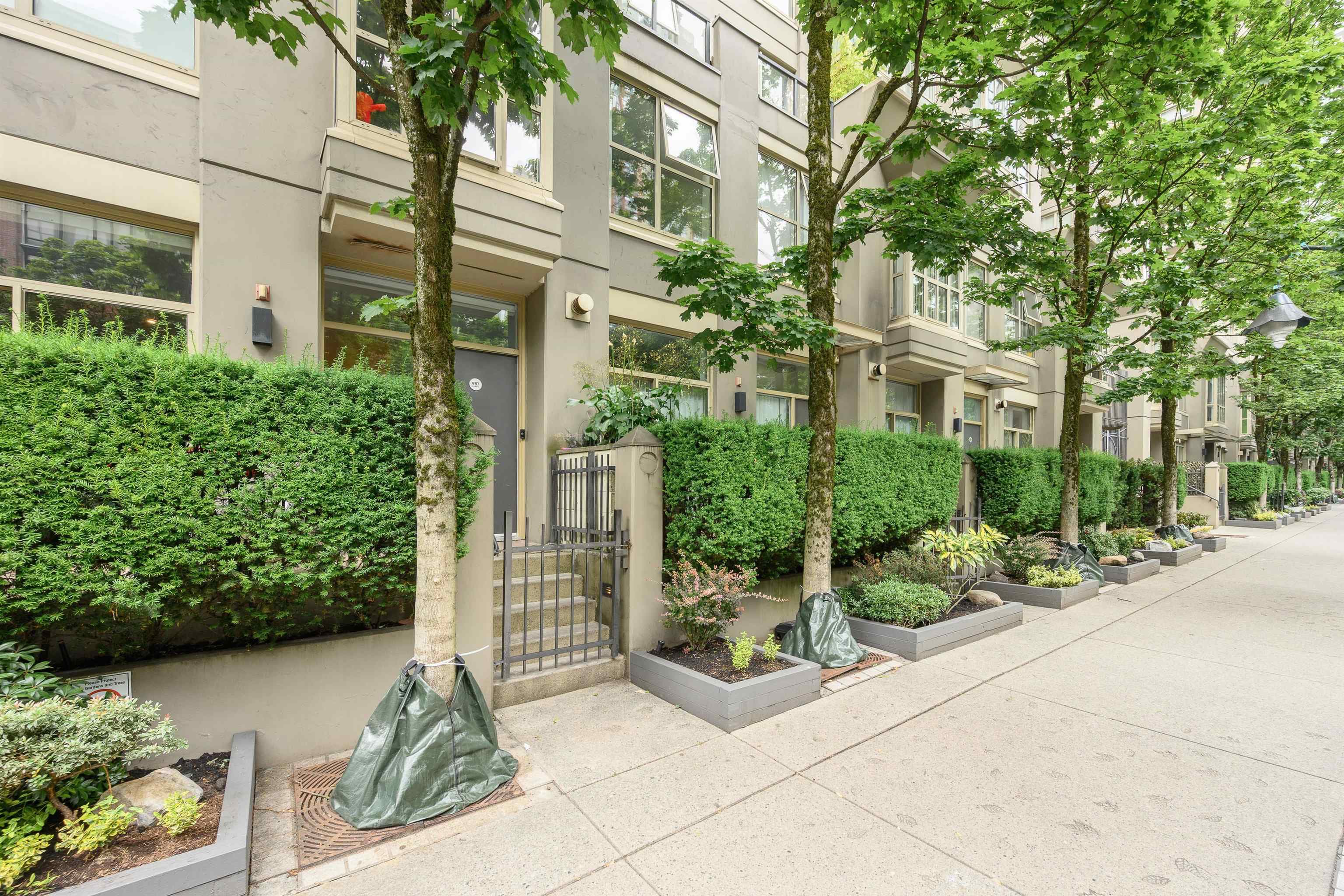 987 Richards Street, Vancouver, V6B 3B6 — photo 2