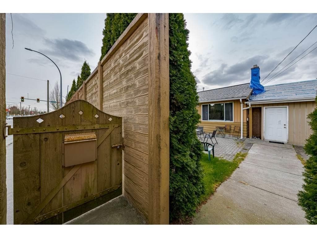 2745 Coast Meridian Road, Port Coquitlam, V3B 3M6 — photo 4