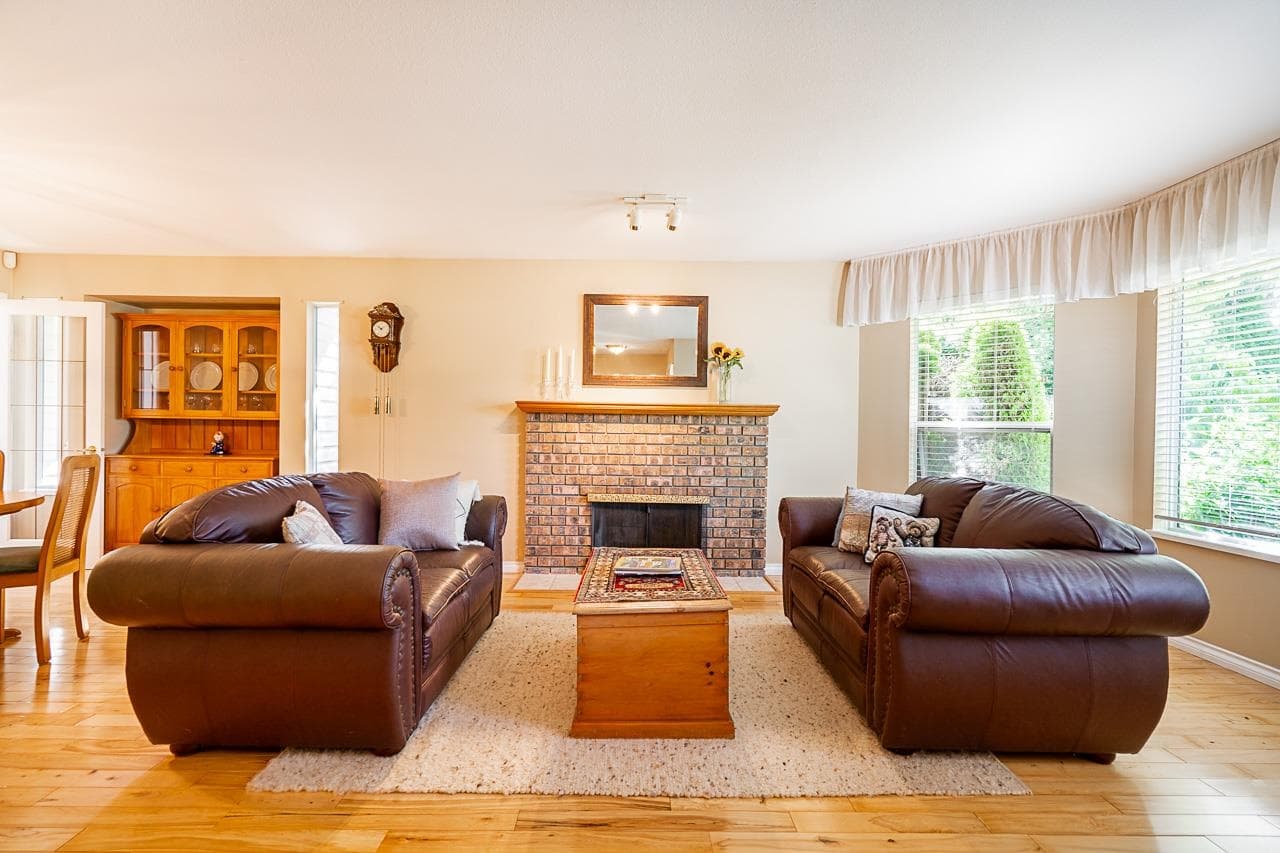 18671 60a Avenue, Surrey, V3S 7P4 — photo 5