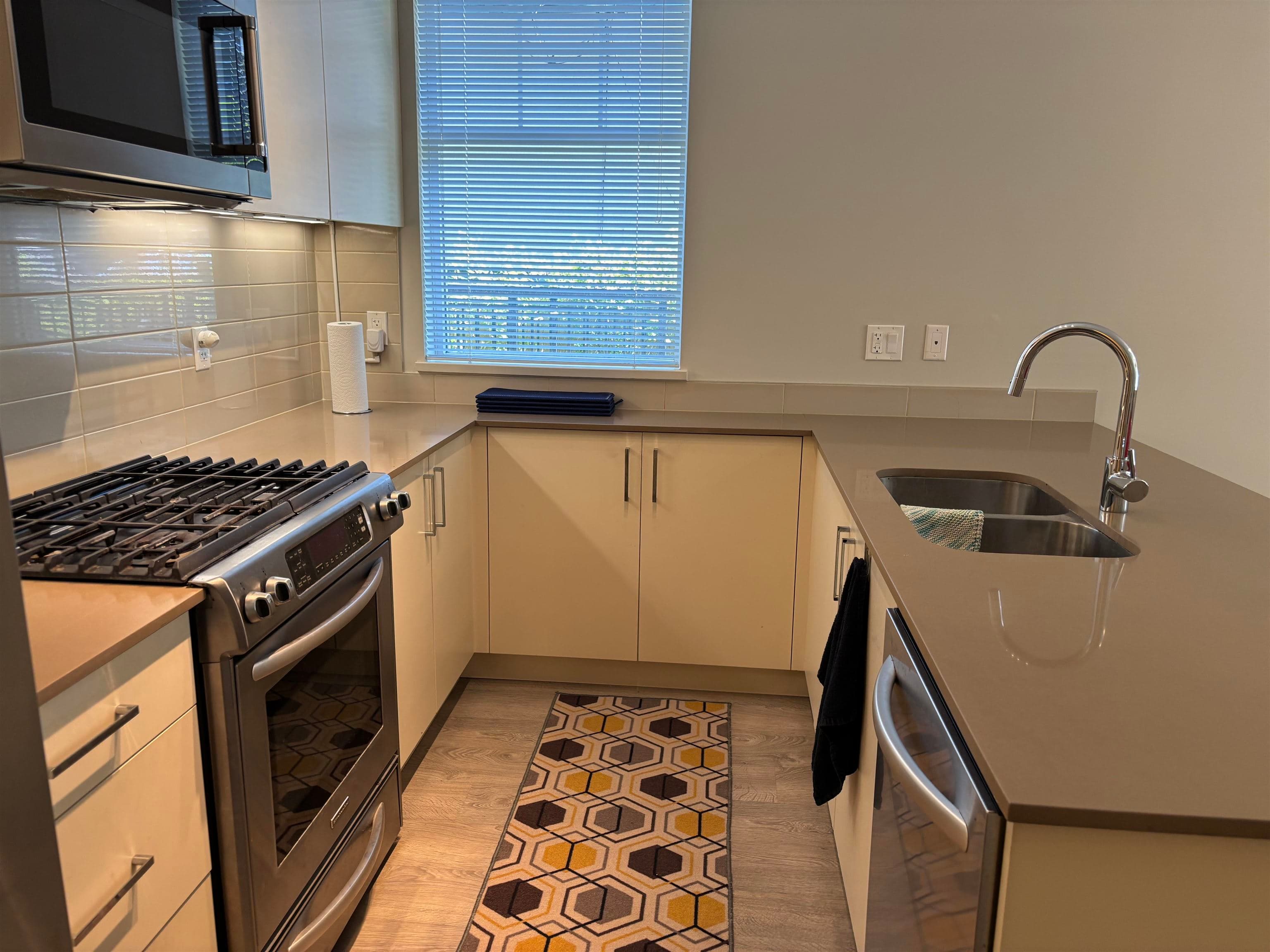 106 - 4255 Sardis Street, Burnaby, V5H 1K6 — photo 5