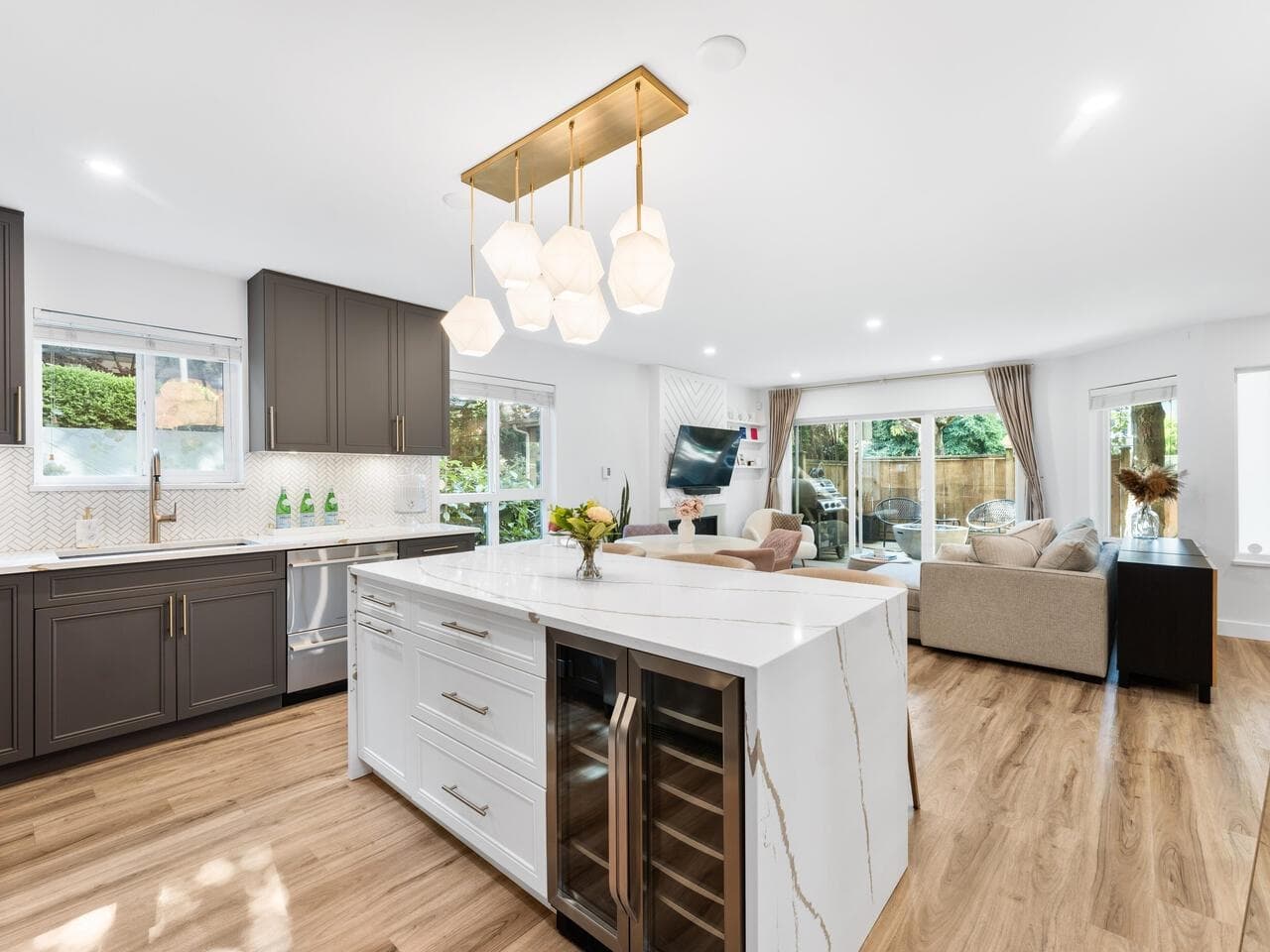 6 - 848 W 16th Street, North Vancouver, V7P 1R3 — photo 4