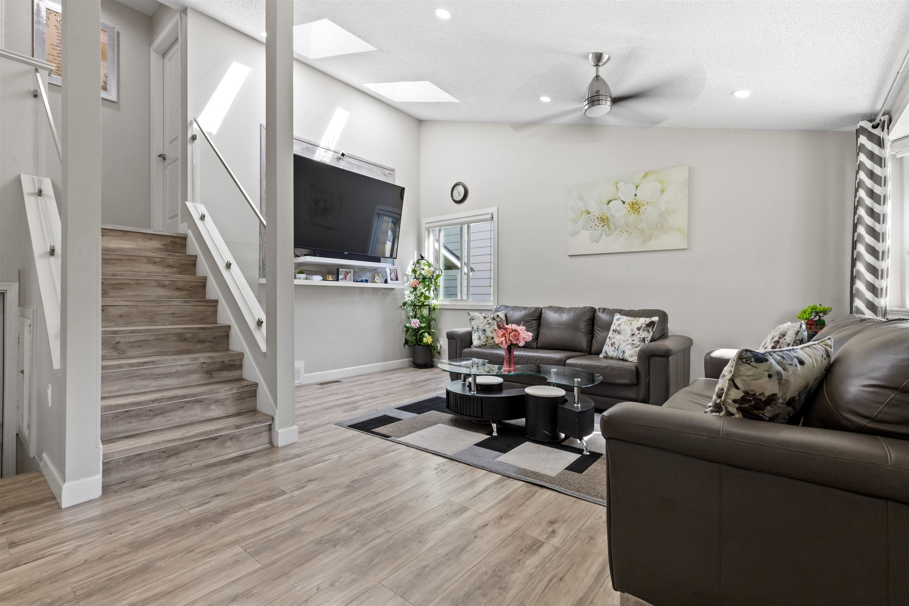 7294 129b Street, Surrey, V3W 6Z8 — photo 1
