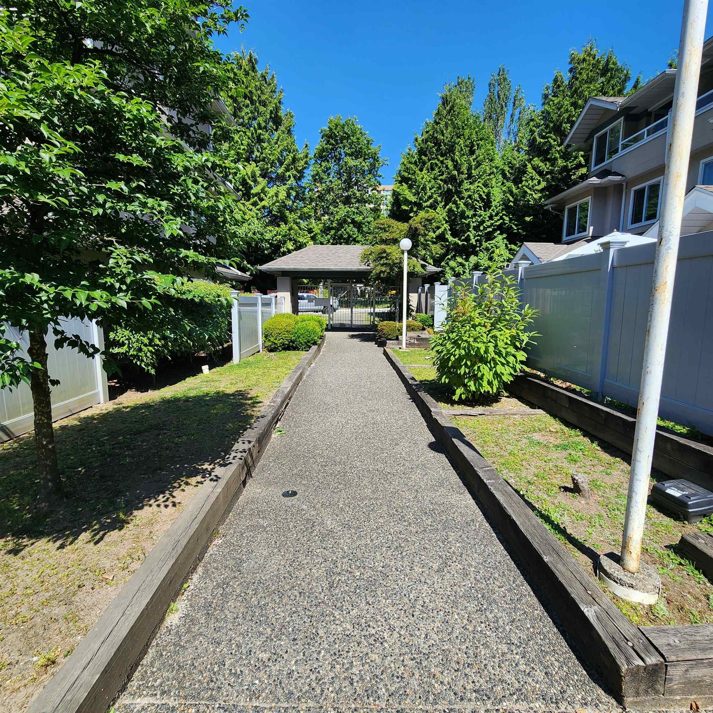 13 - 7128 18th Avenue, Burnaby, V3N 1H1 — photo 3