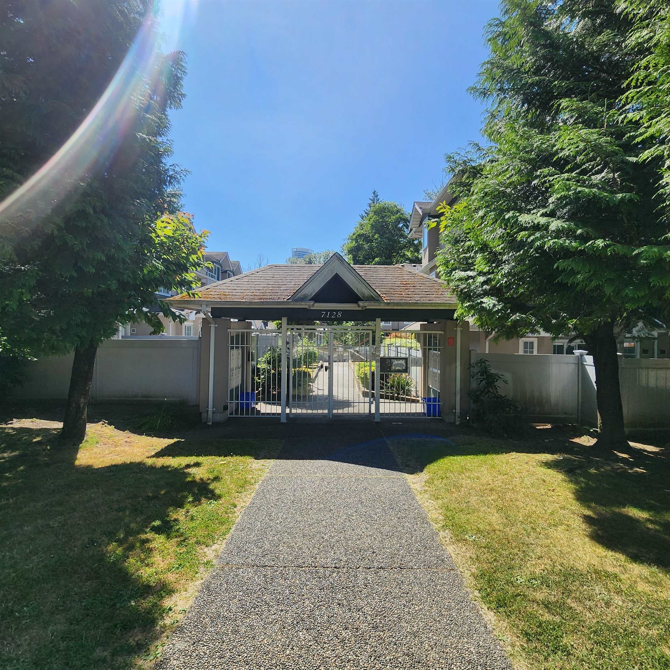 13 - 7128 18th Avenue, Burnaby, V3N 1H1 — photo 1