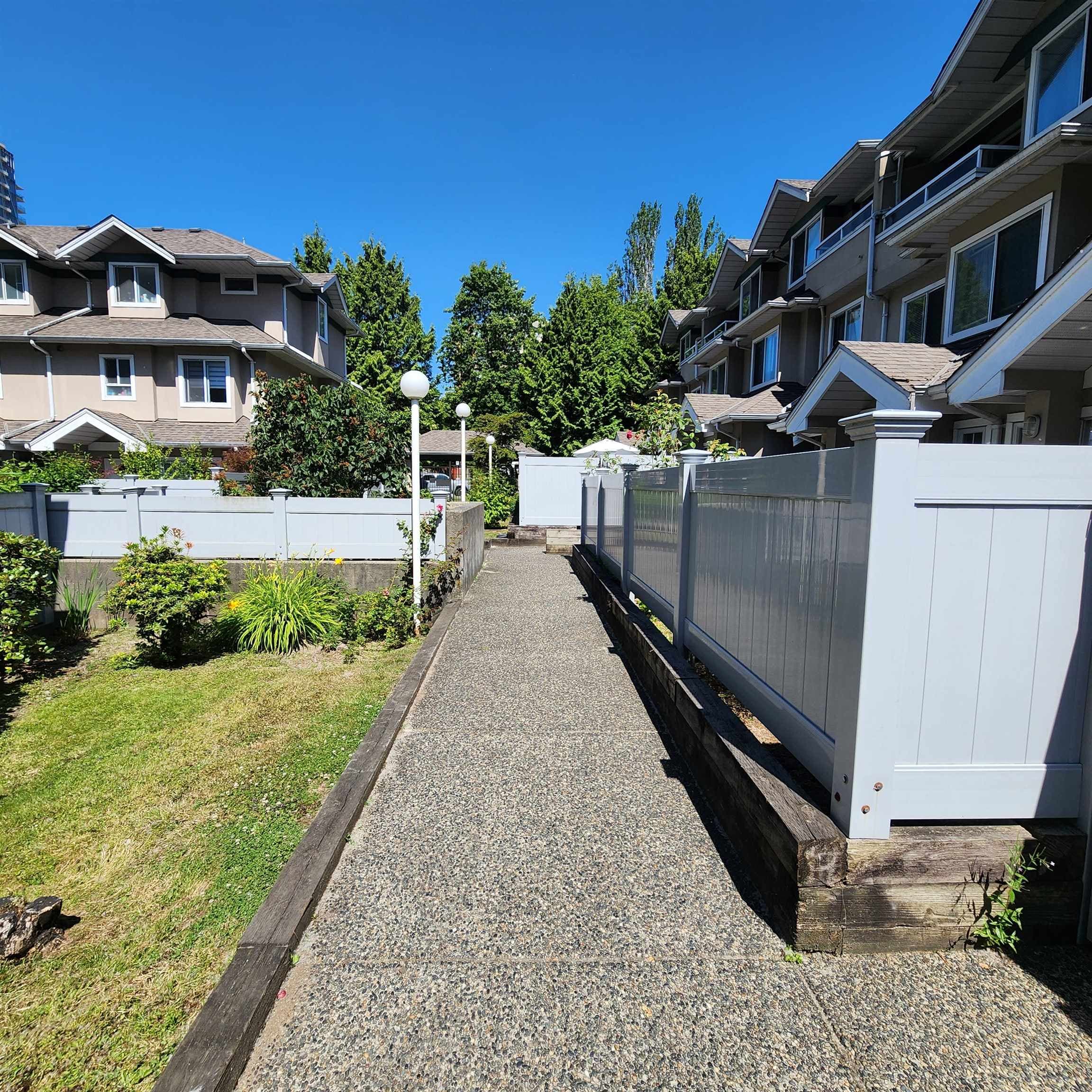 13 - 7128 18th Avenue, Burnaby, V3N 1H1 — photo 4