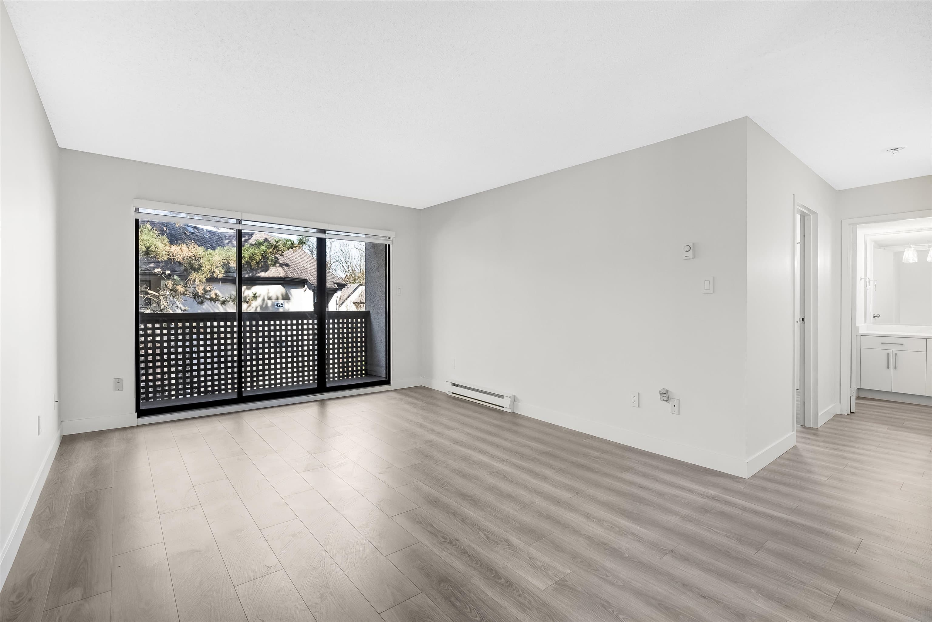 309 - 385 Ginger Drive, New Westminster, V3L 5L6 — photo 2