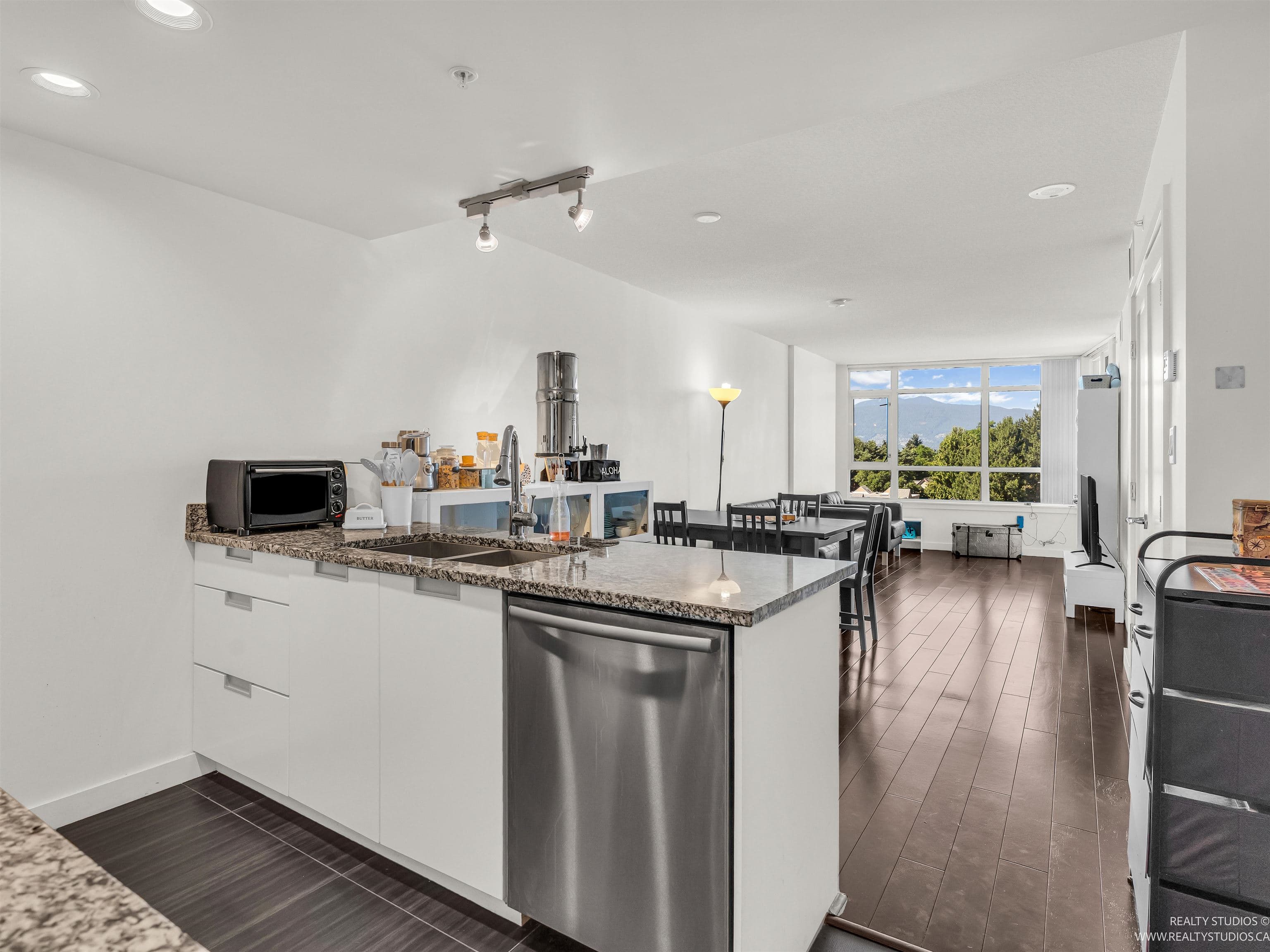 768 - 2080 W Broadway, Vancouver, V6J 1Z4 — photo 4