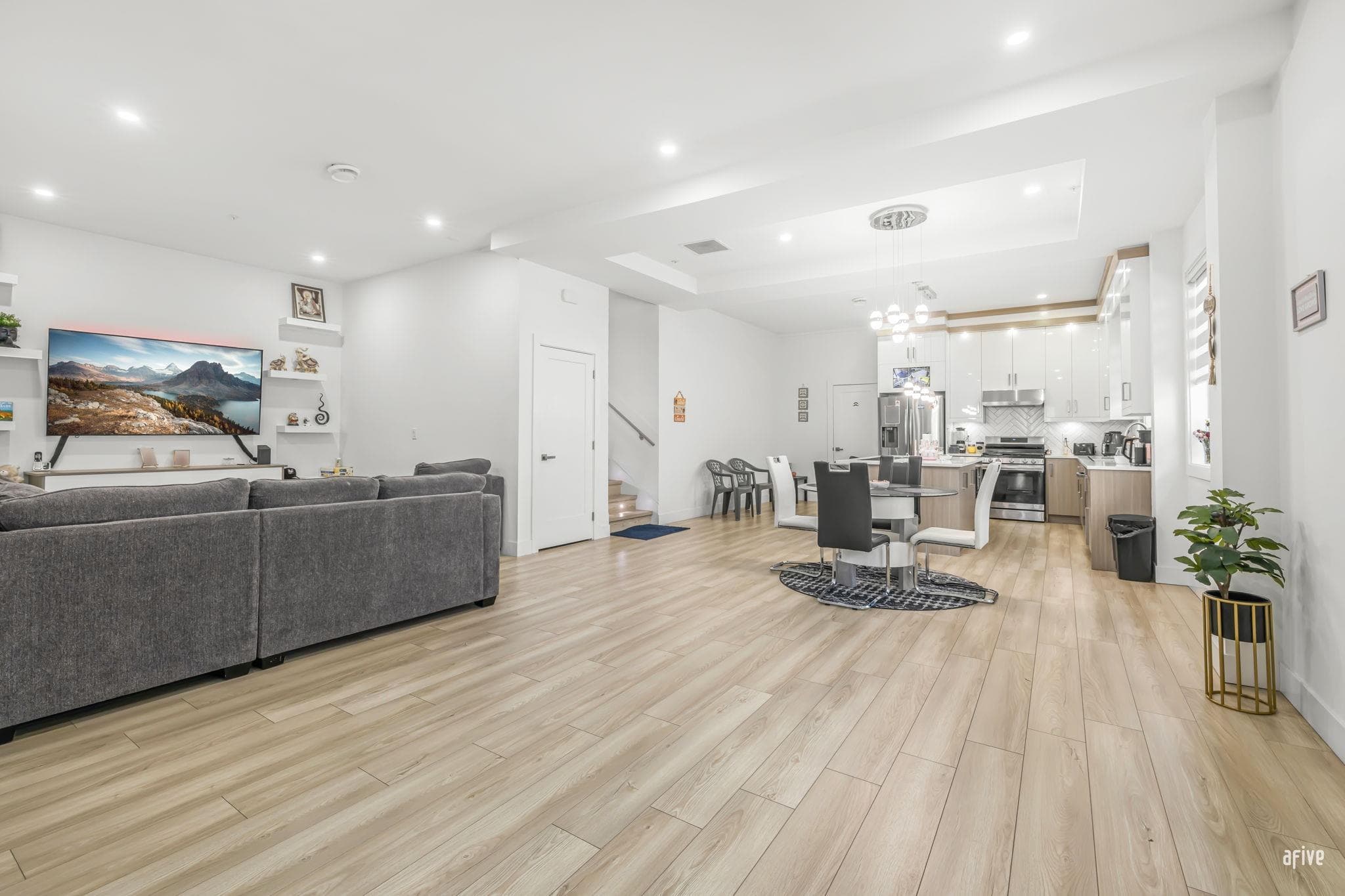 B - 45801 Reece Avenue, Chilliwack, V2P 2Z4 — photo 5