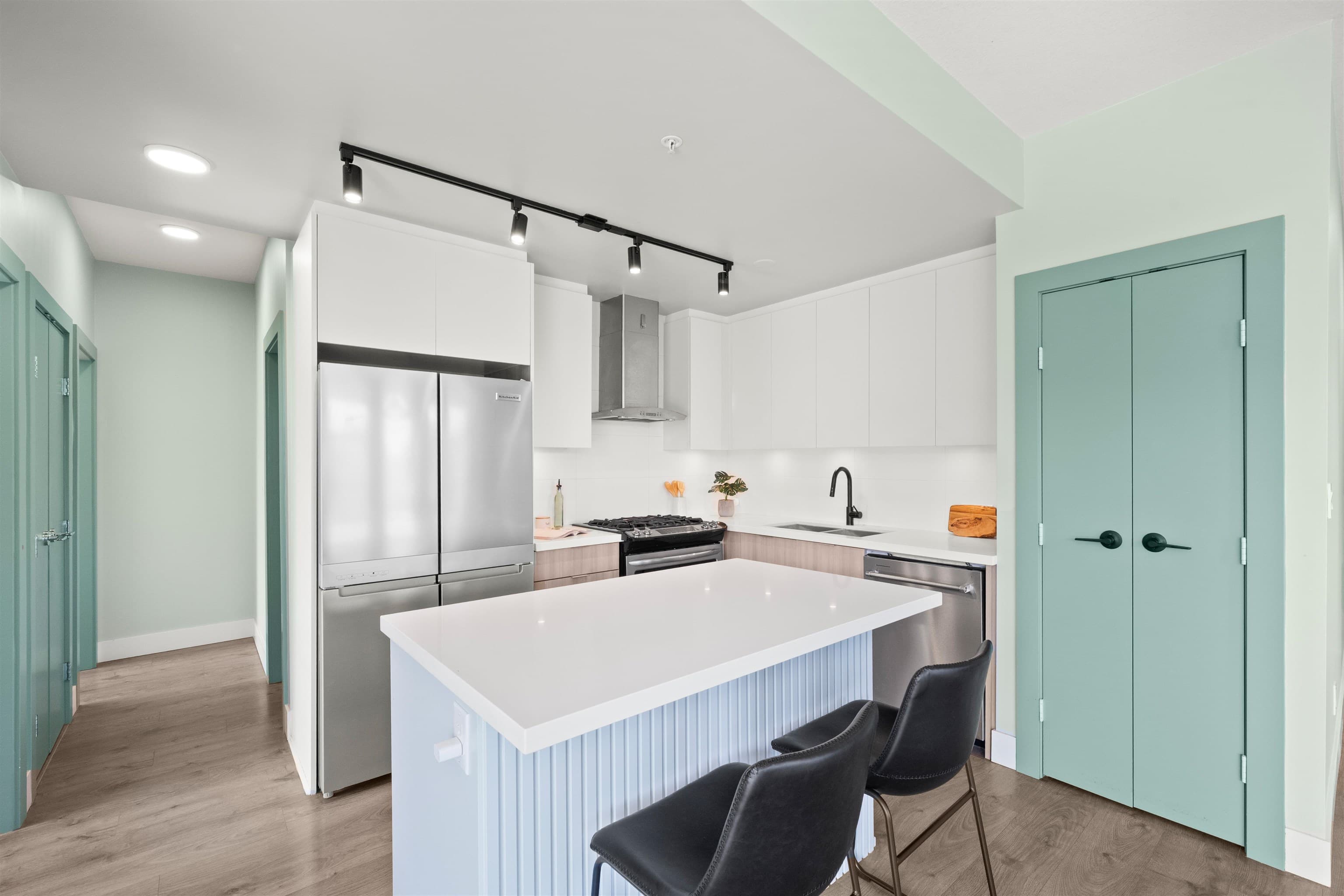 202 - 3602 Aldercrest Dr Drive, North Vancouver, V7G 0A2 — photo 2