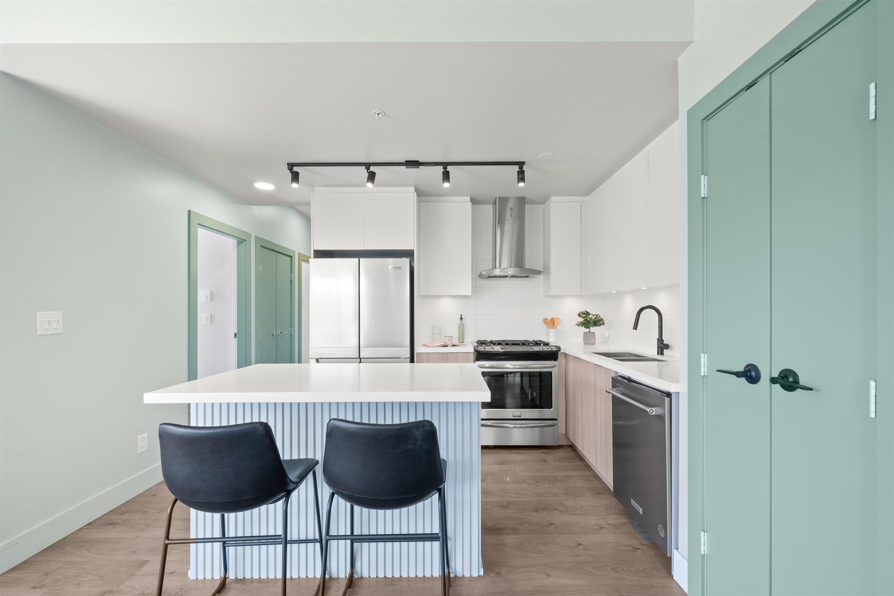 202 - 3602 Aldercrest Dr Drive, North Vancouver, V7G 0A2 — photo 4