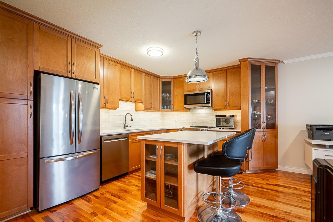 305 - 1460 Martin Street, White Rock, V4B 3W7 — photo 2