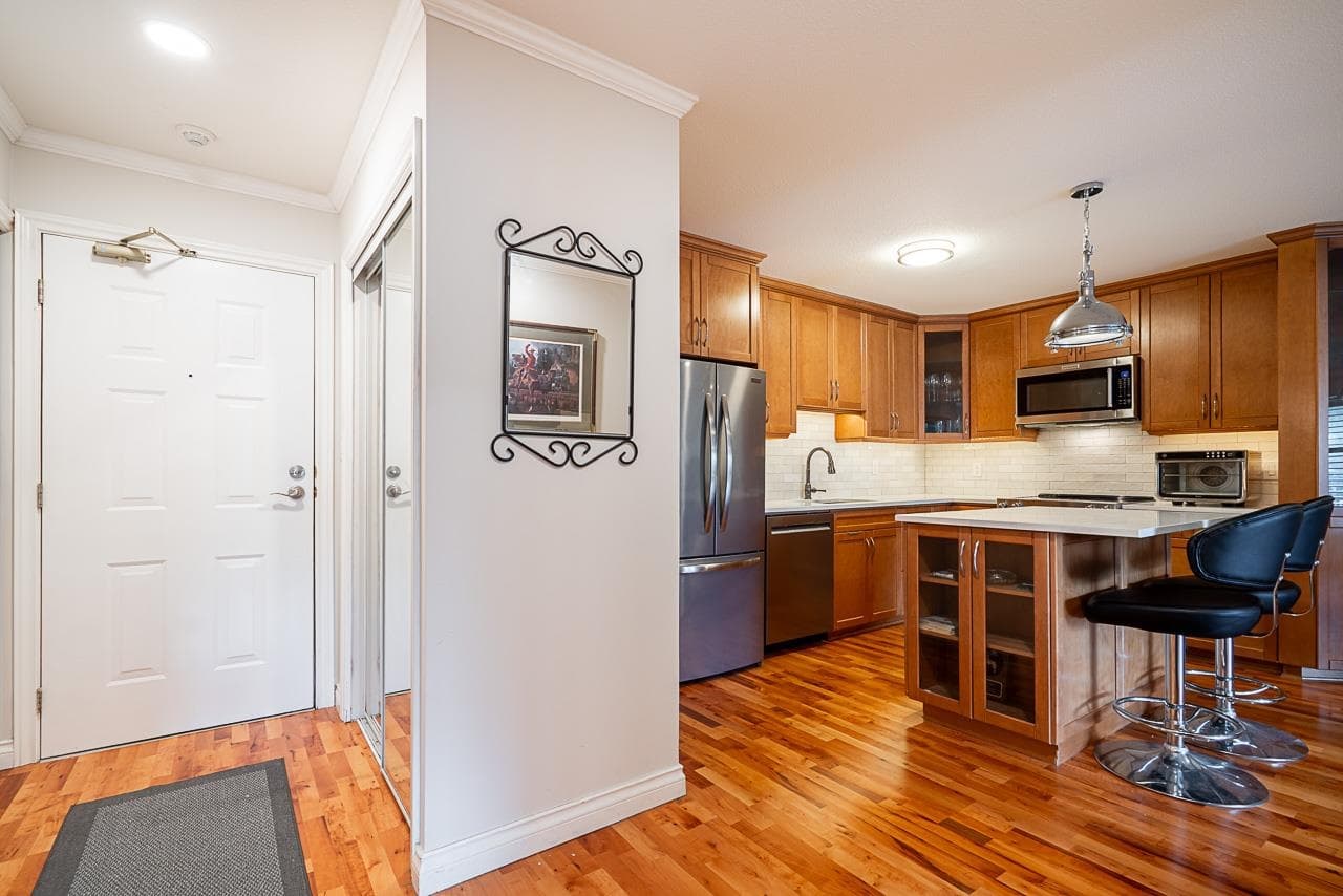 305 - 1460 Martin Street, White Rock, V4B 3W7 — photo 3