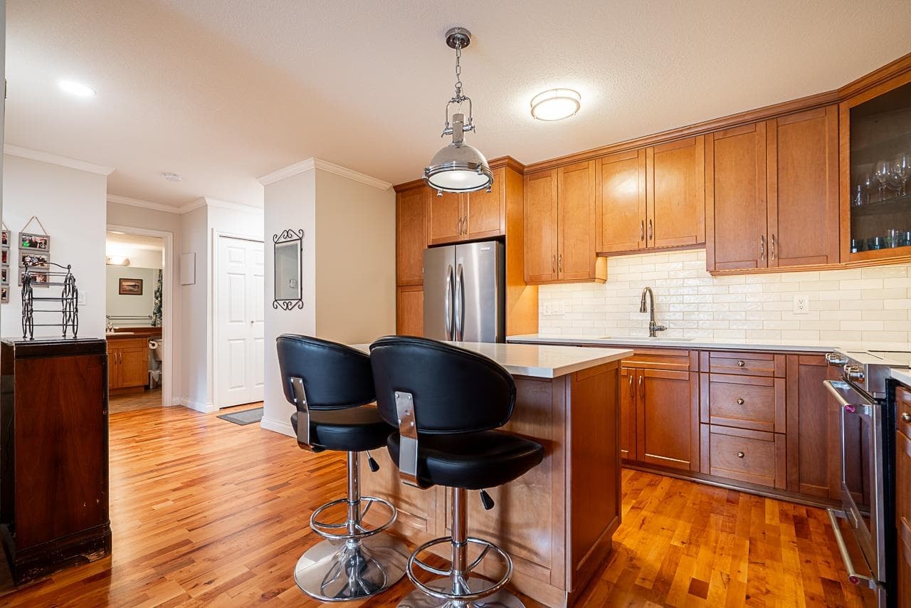 305 - 1460 Martin Street, White Rock, V4B 3W7 — photo 5