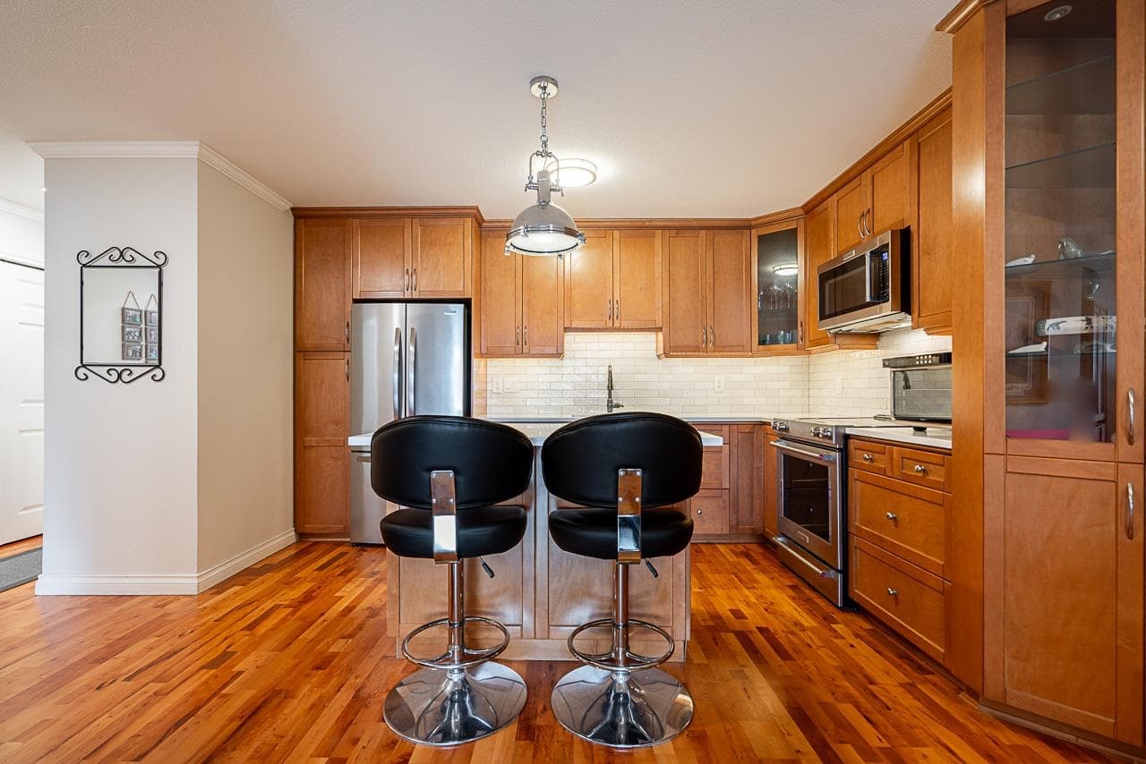 305 - 1460 Martin Street, White Rock, V4B 3W7 — photo 4