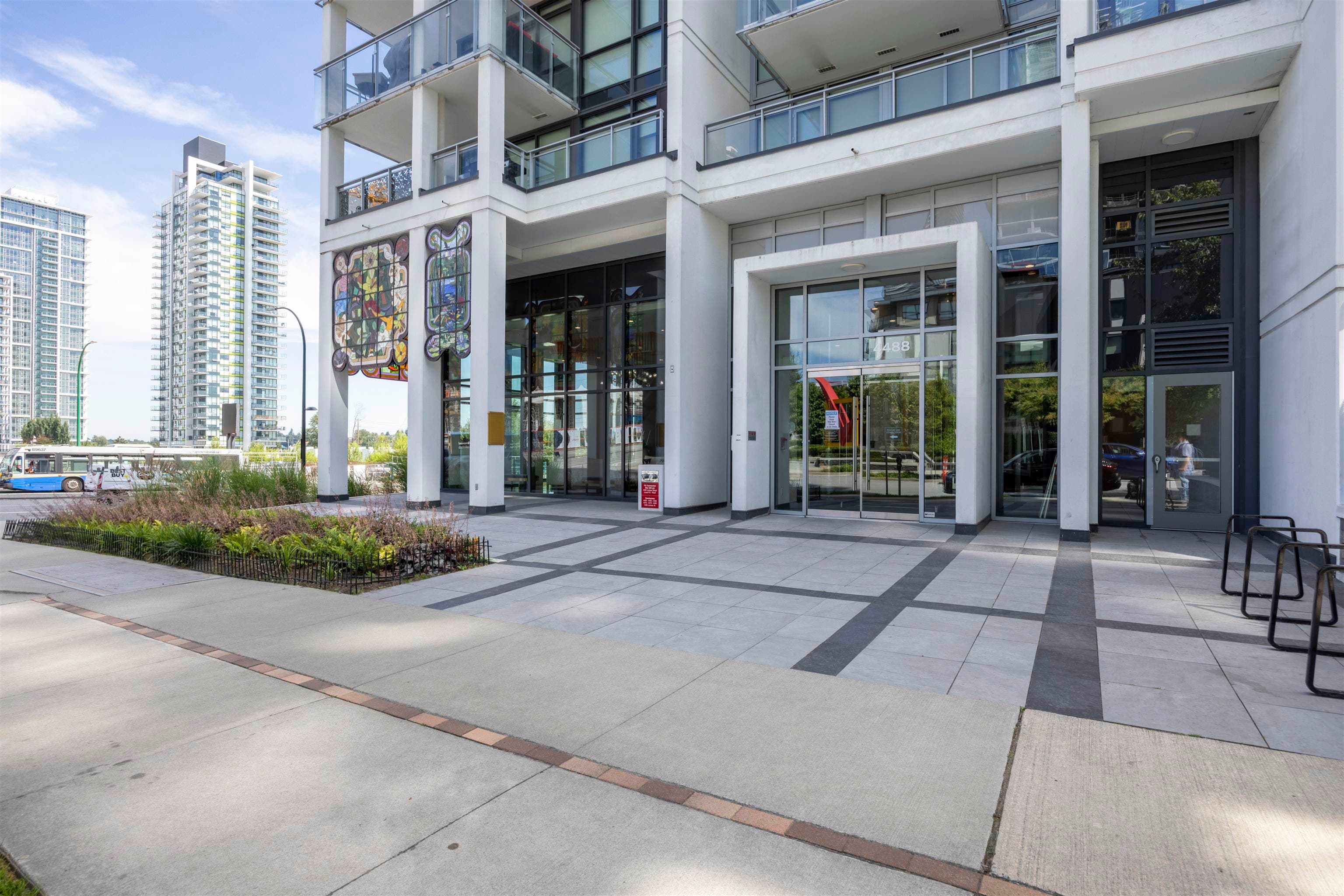 606 - 4488 Juneau Street, Burnaby, V5C 0M4 — photo 2