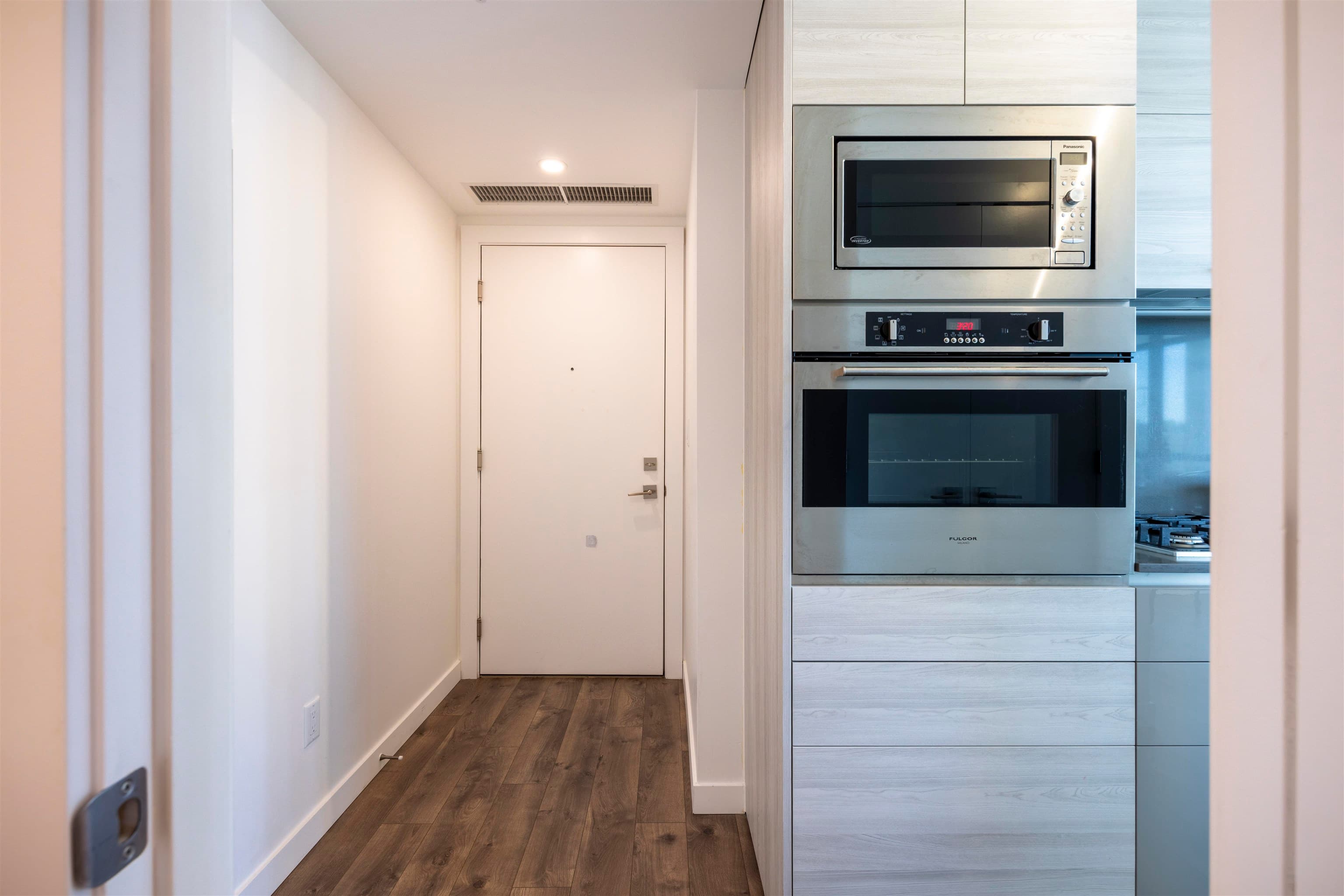 606 - 4488 Juneau Street, Burnaby, V5C 0M4 — photo 4