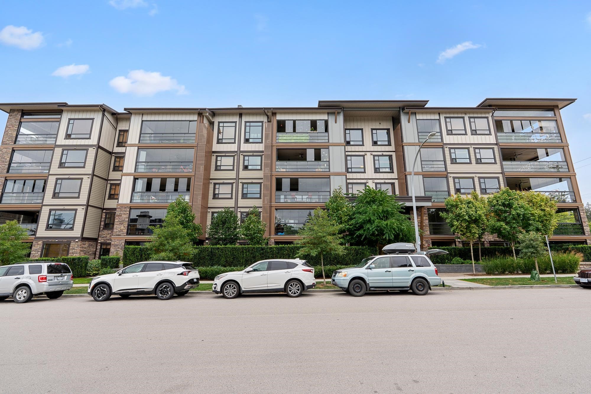 404 - 14588 Mcdougall Drive, Surrey, V4P 0H1 — photo 2