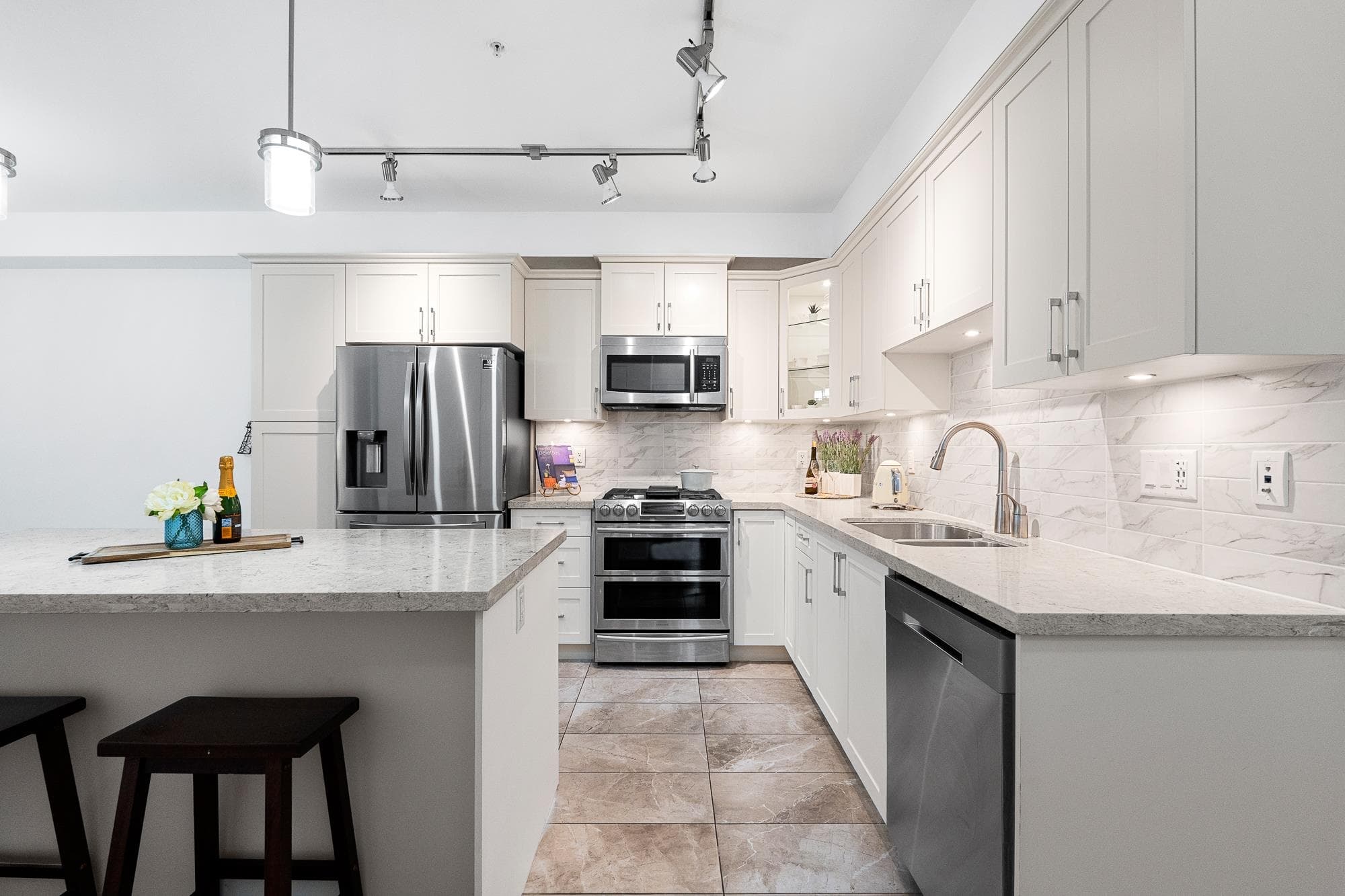 404 - 14588 Mcdougall Drive, Surrey, V4P 0H1 — photo 5