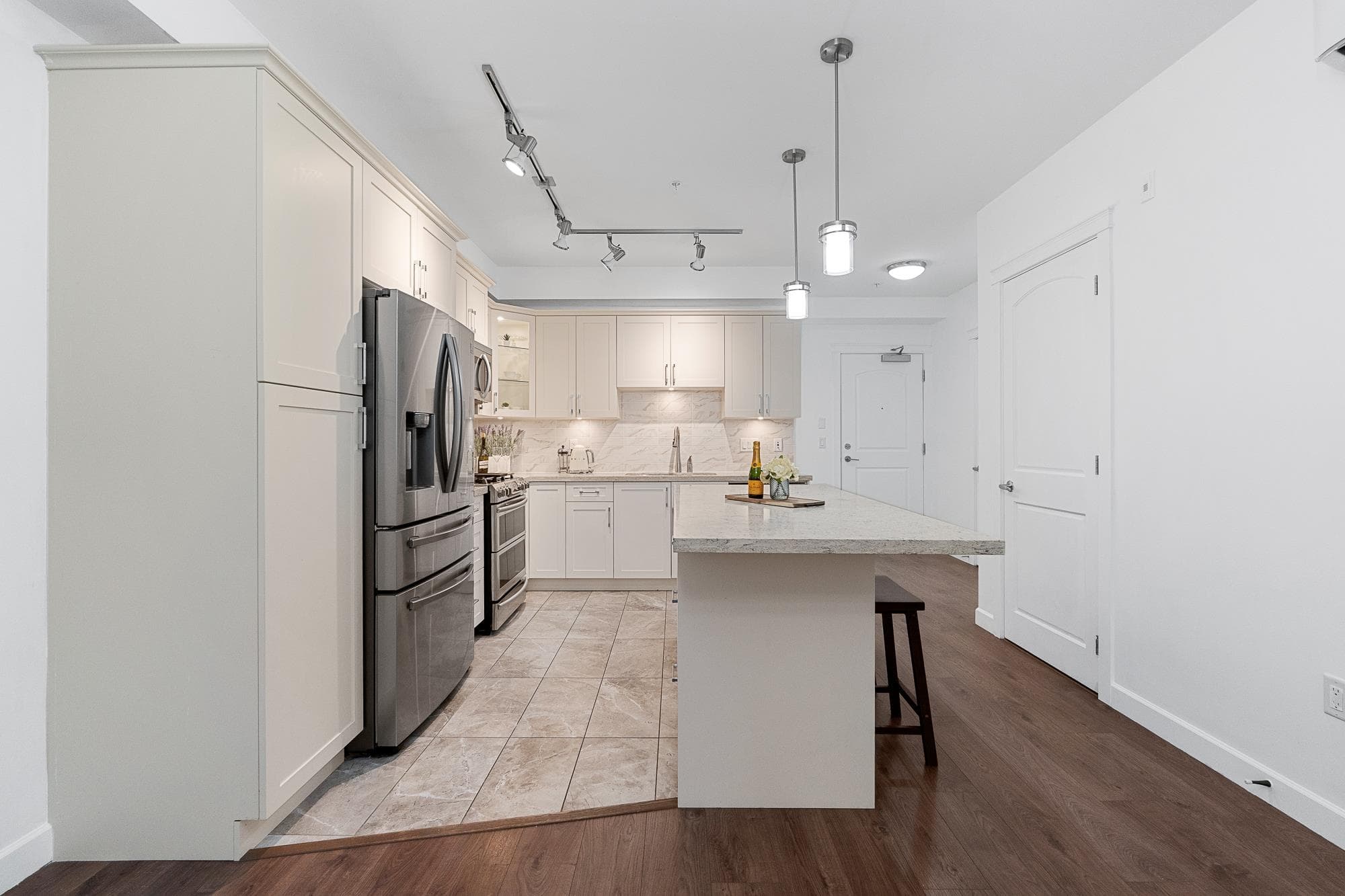 404 - 14588 Mcdougall Drive, Surrey, V4P 0H1 — photo 4