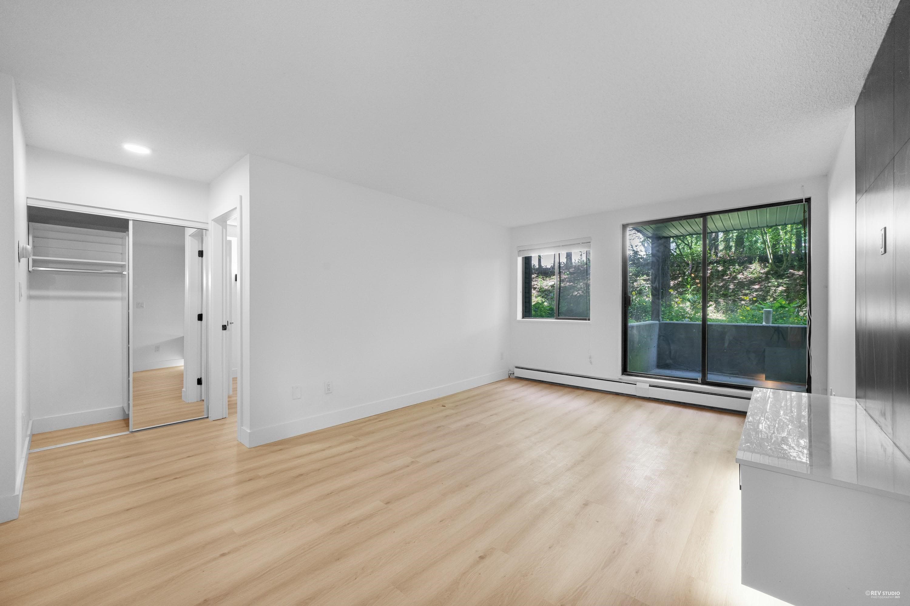 111 - 10698 151a Street, Surrey, V3R 8T5 — photo 2