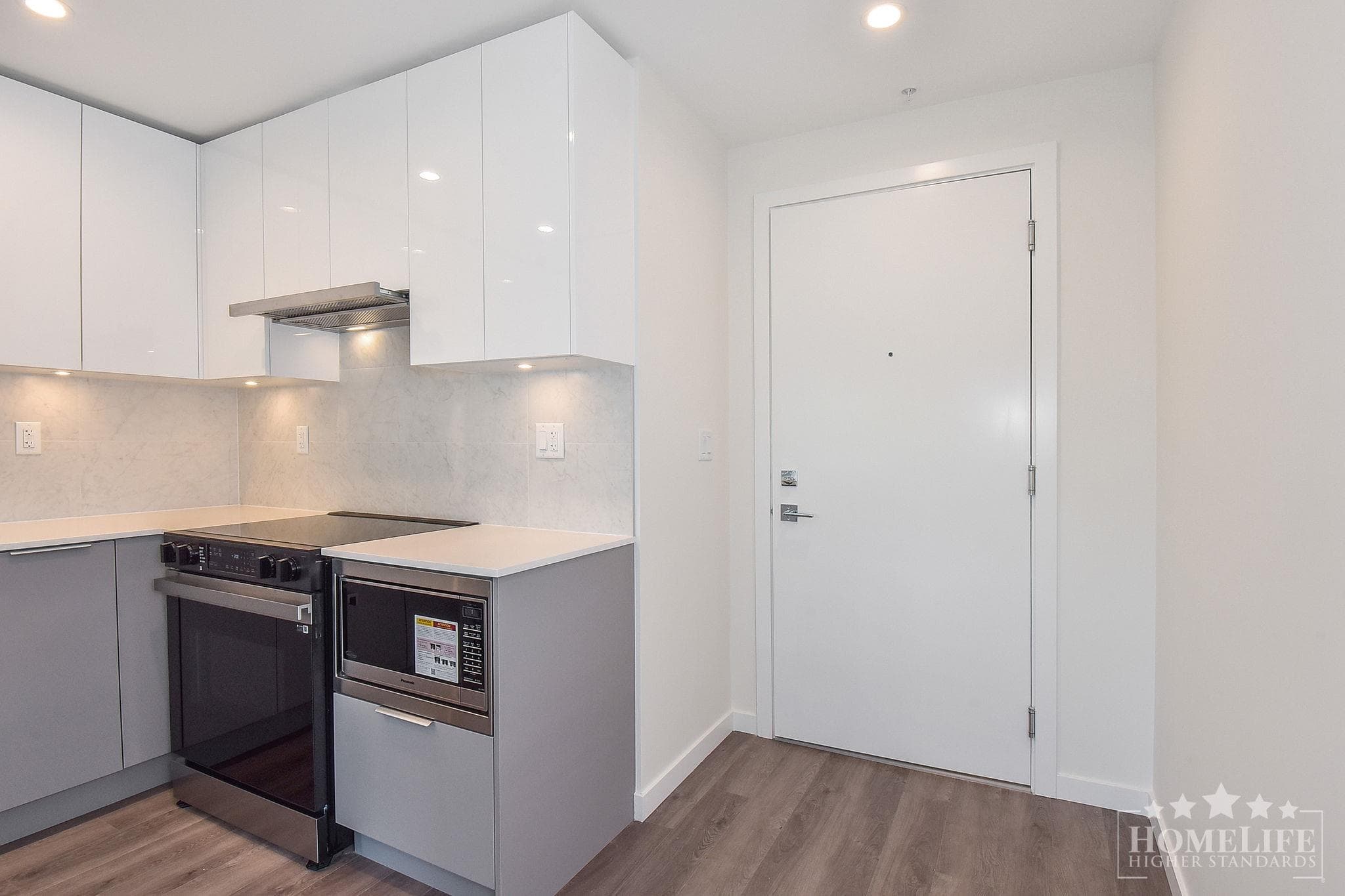 403 - 14257 103a Avenue, Surrey, V3T 0W7 — photo 3