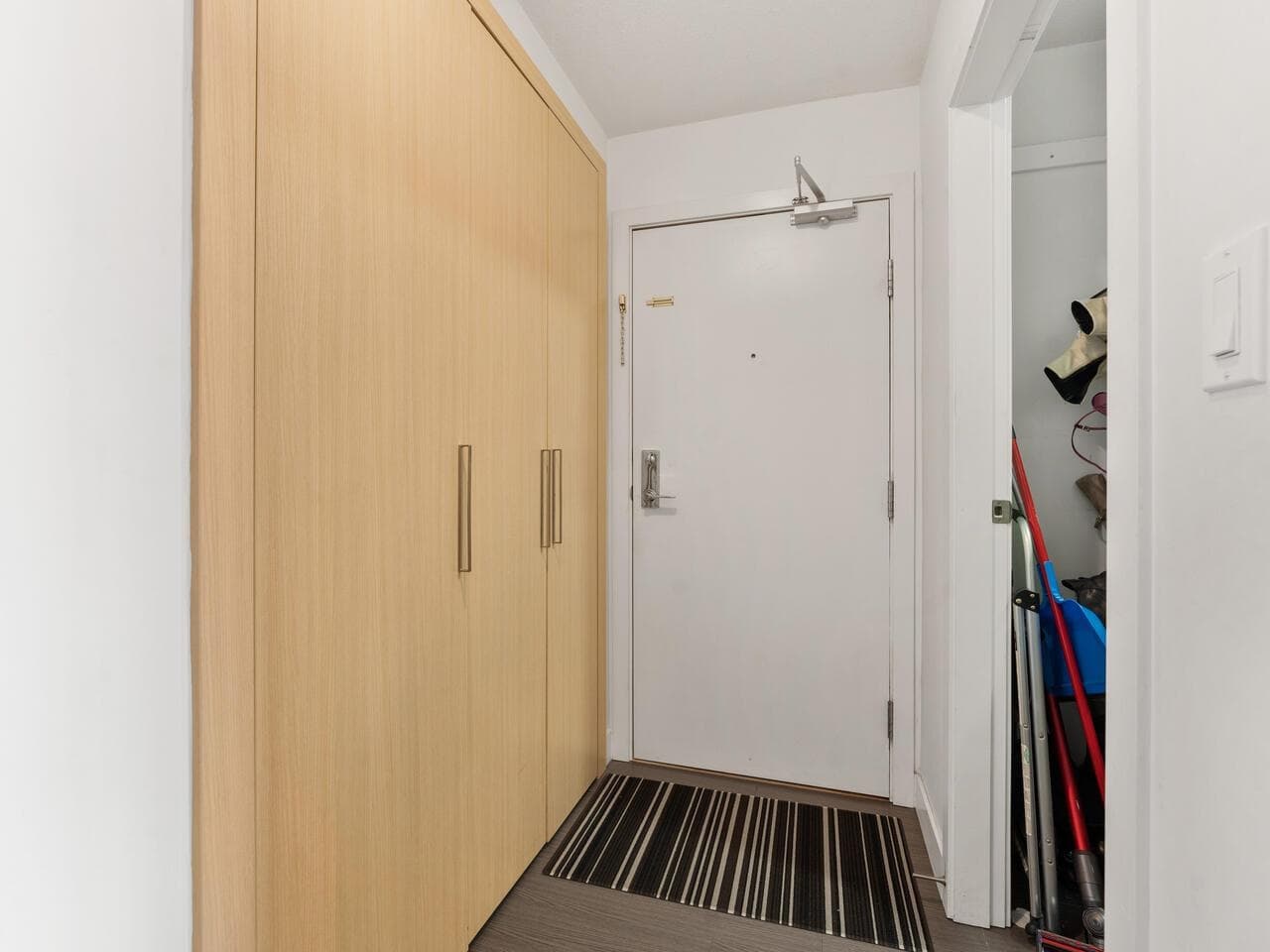 1212 - 1325 Rolston Street, Vancouver, V6B 0M2 — photo 2