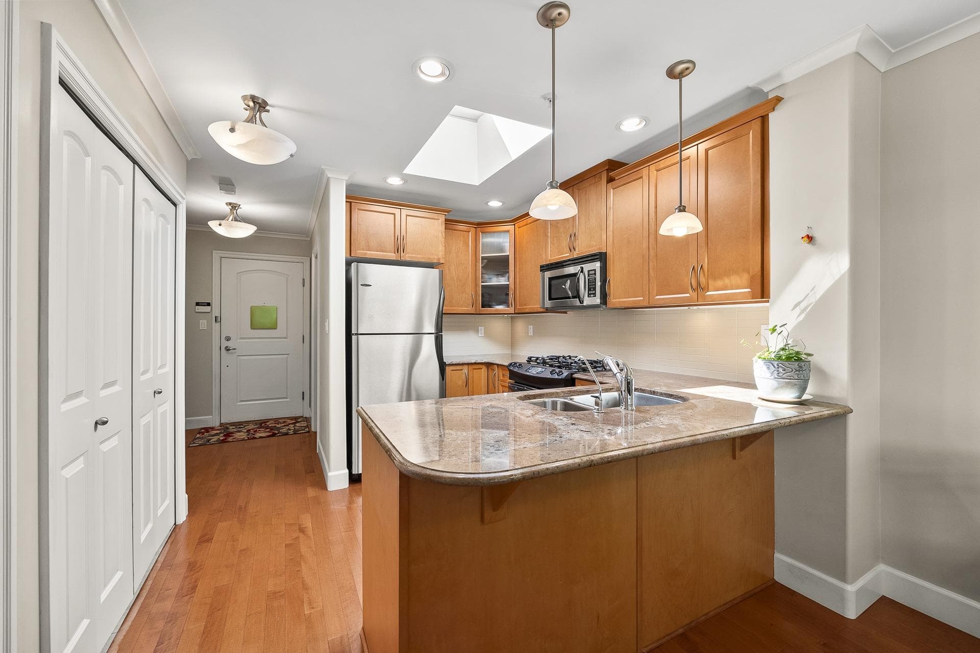 401 - 2103 W 45th Avenue, Vancouver, V6M 2J2 — photo 5