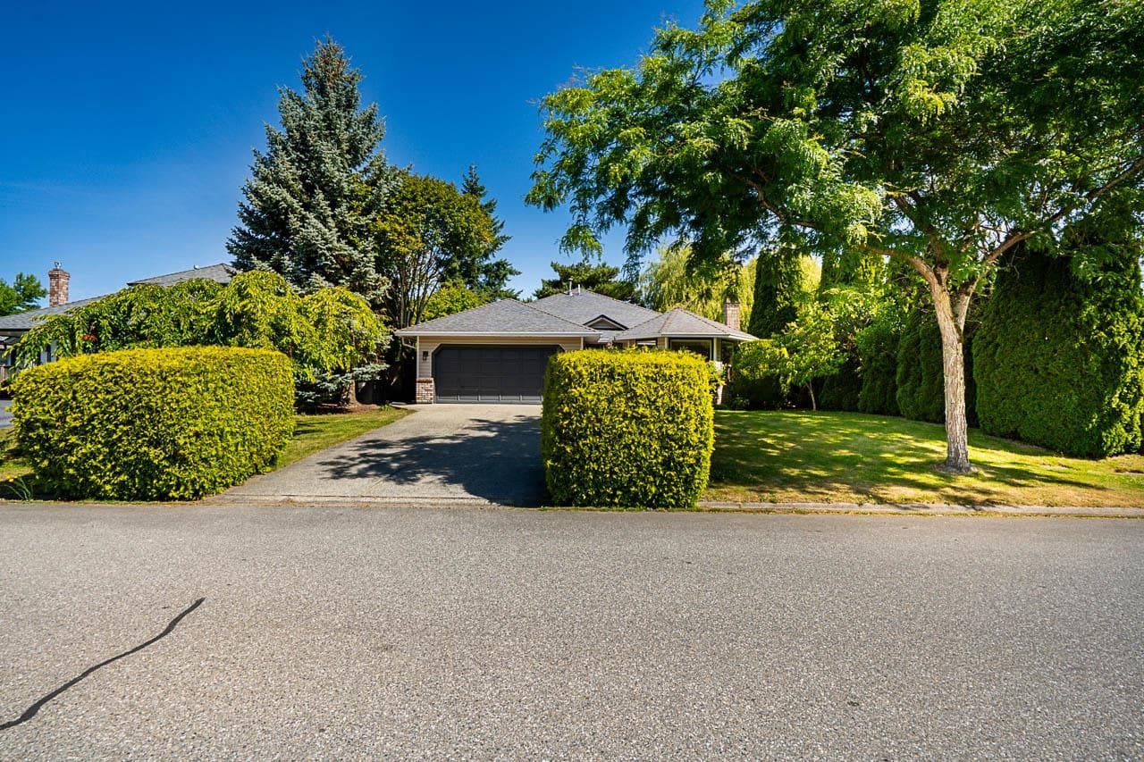 18671 60a Avenue, Surrey, V3S 7P4 — photo 2