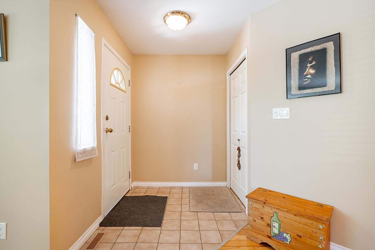 18671 60a Avenue, Surrey, V3S 7P4 — photo 5