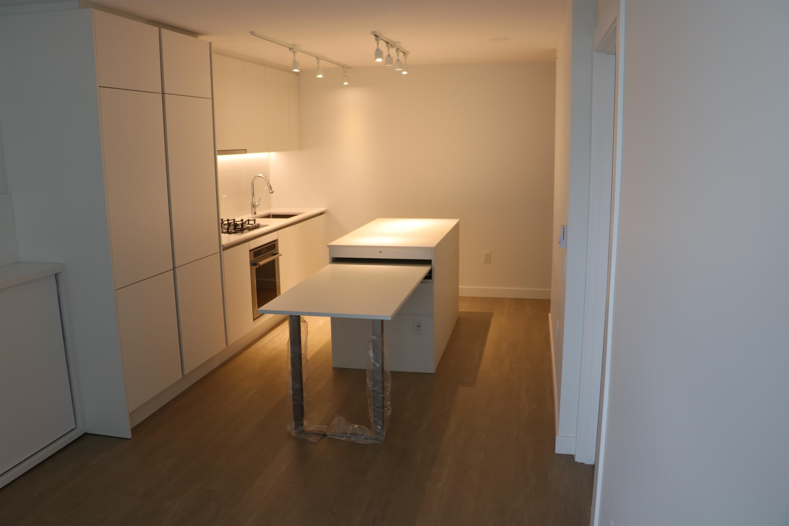 1808 - 908 Quayside Drive, New Westminster, V3M 0L4 — photo 2