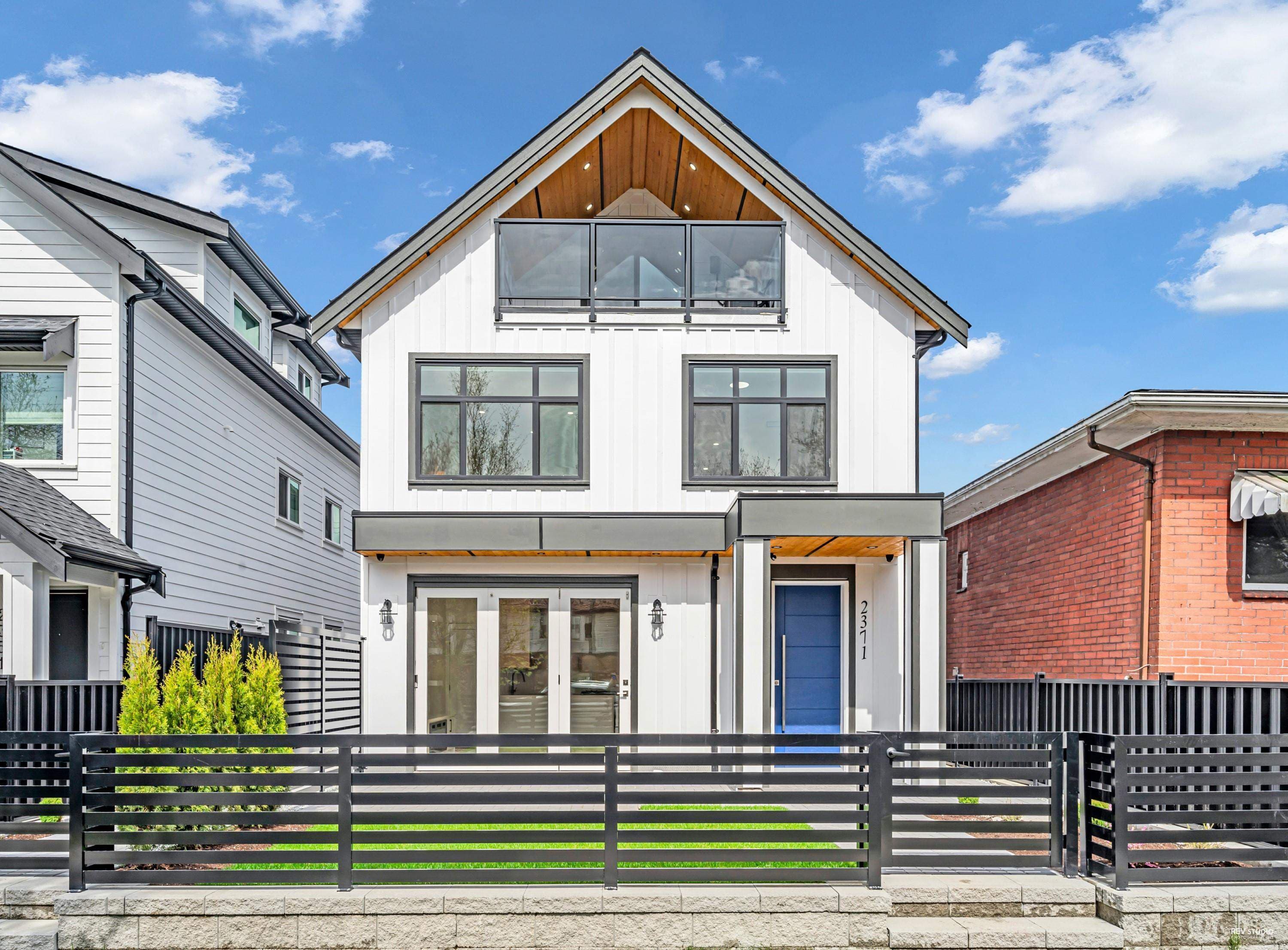 2371 Adanac Street, Vancouver, V5L 2E9 — photo 1