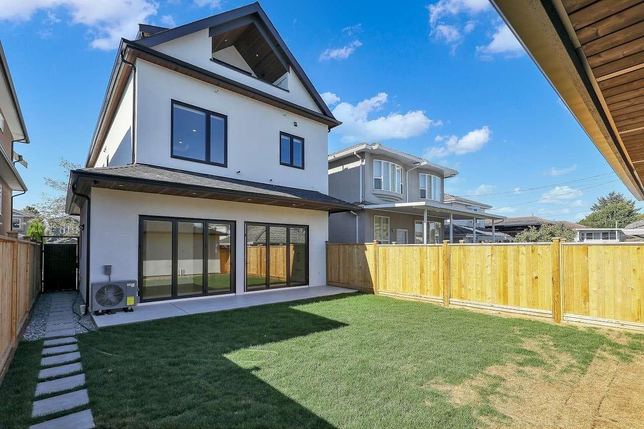 2 - 3251 E 44 Avenue, Vancouver