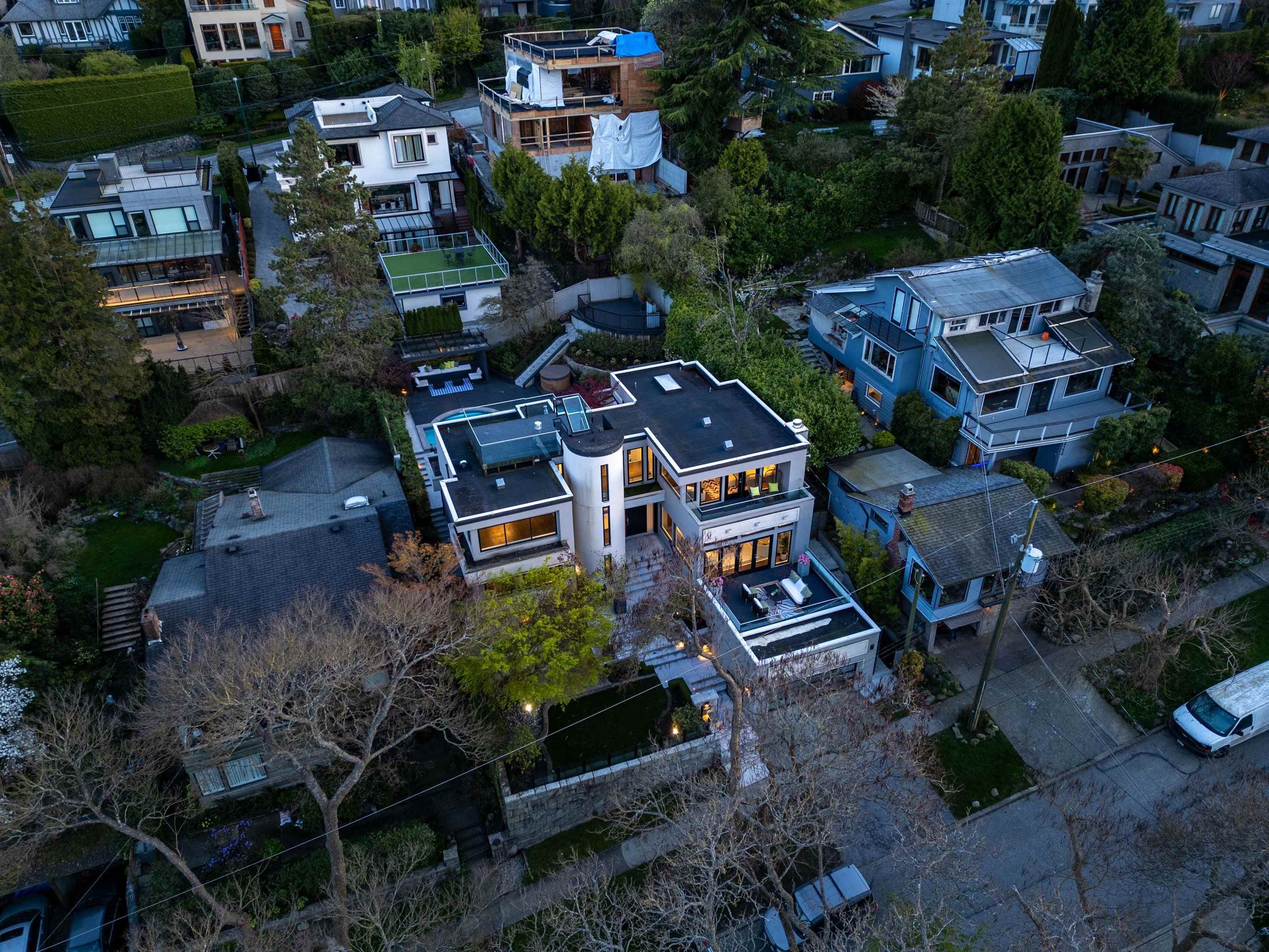 4524 W 1st Avenue, Vancouver, V6R 1H8 — photo 2