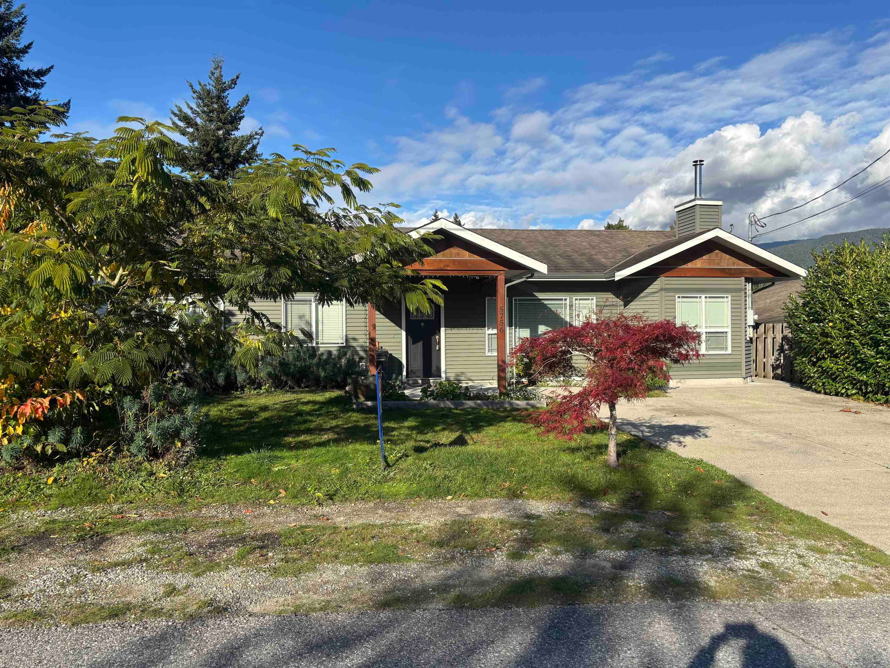 5756 Neptune Road, Sechelt