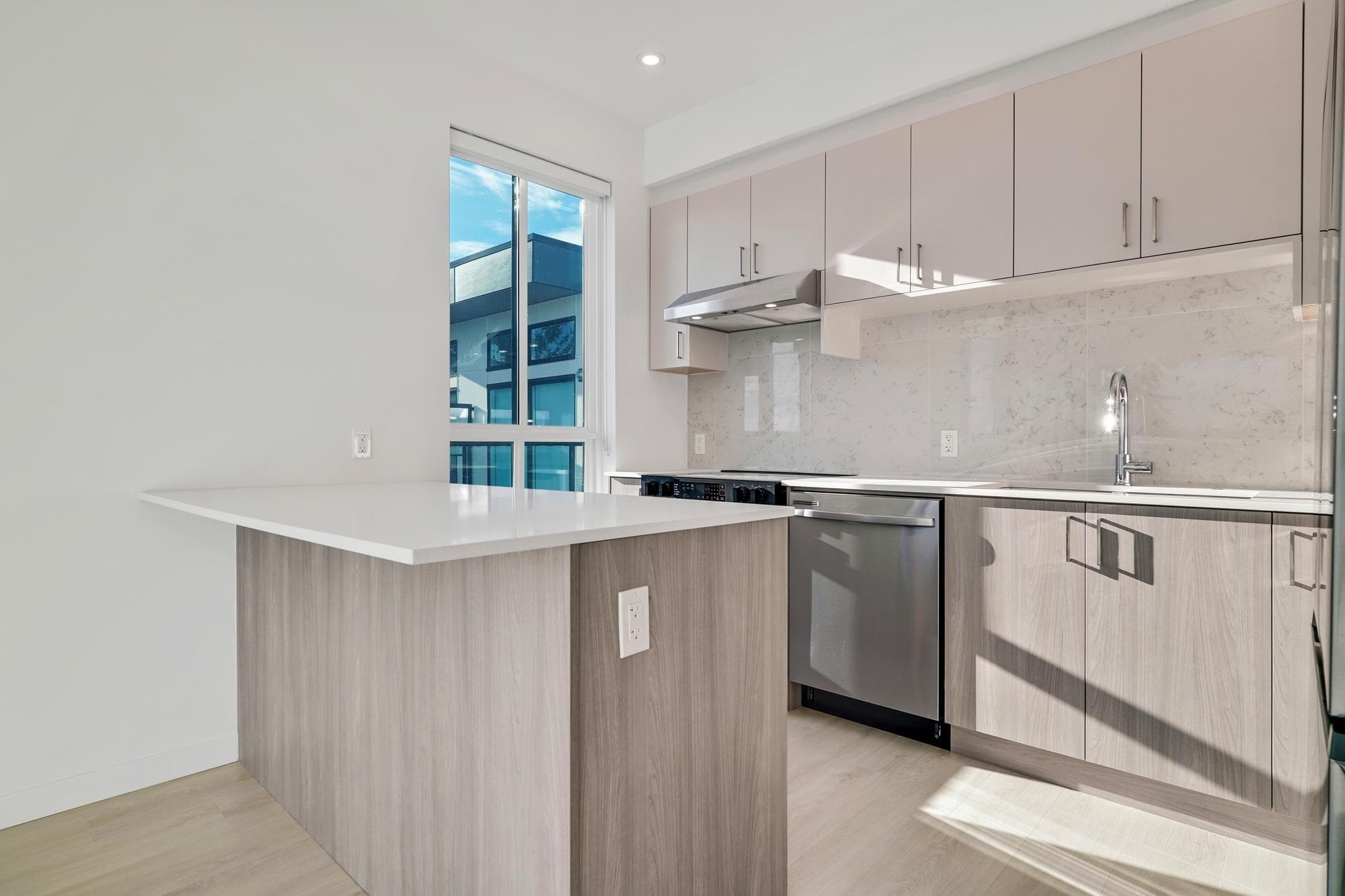 E616 - 13858 108 Avenue, Surrey, V3T 0T8 — photo 4